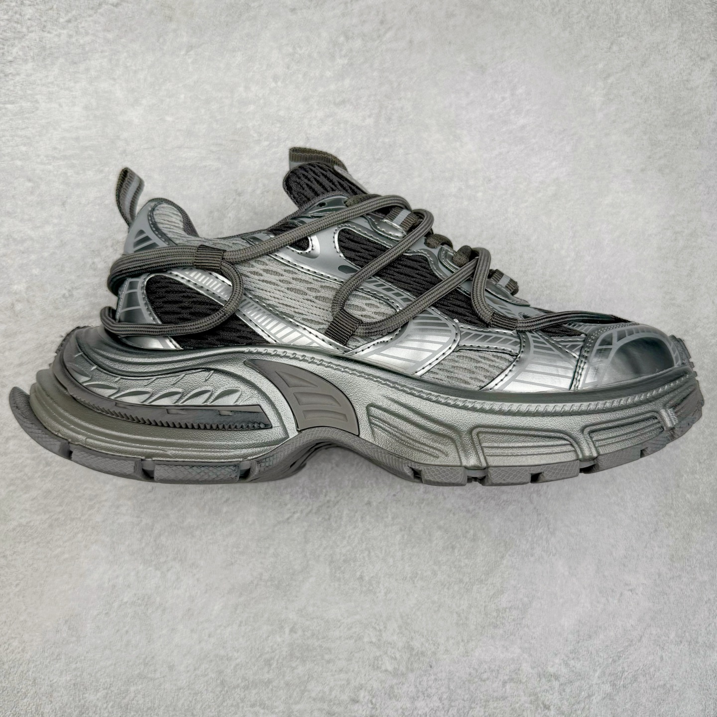 GG-CC Chunky Low白鹿同款独星球 2024新款GGCC低帮复古厚底增高老爹鞋 时髦look轻松定格 不费力展现率性氛围 原版正确大底 高档银盒 酷帅机能风不规则设计大底 8CM 增高厚底 大长腿既视感轻松拿捏 货号：G24X9833 尺码：35 36 37 38 39 40-选品中心