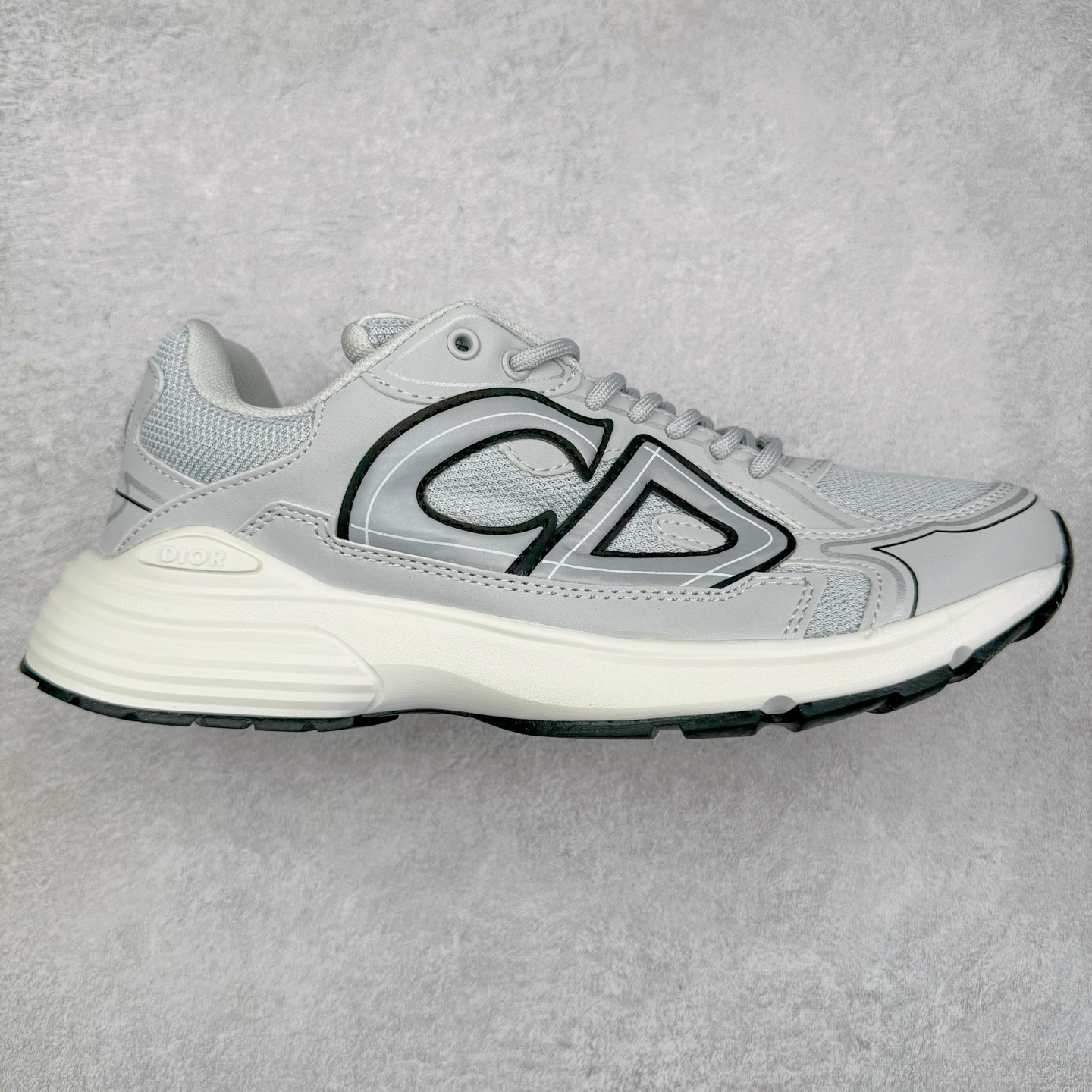 ＃福利特价 Dior B30 迪奥网眼织物低帮运动休闲鞋 该款系列采用黑网色眼织物白和色科技料面精心制 作饰以反光“CD30”图形标志 外格轻盈的刻雕效果橡胶鞋搭底配标志性点的缀提升格调 内弹部力细节塑造想理的舒适穿着体验可与各休式闲造型配搭 彰显尚时现代的运风动范 尺码：36 37 35 39 40 41 42 43 44 45-选品中心