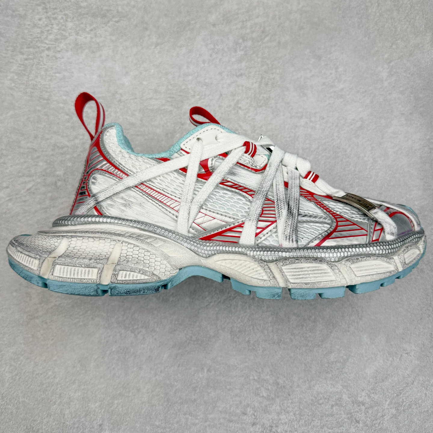 ＃VG零售版 BALENCIAGA 3XL Sneakers 巴黎世家十代网布系带低帮走秀复古老爹鞋 全套原纸板楦头开发 最原汁原味的灵魂版型 全鞋荧光划线卡点 胶水把控整洁度追求极致完美 每一双都是工艺品 多重QC质检 超越公司货的品控标准 实实在在的免检产品 原盒原配 正确字体电绣 粗细、位置、大小正确 侧边TPU 透气孔匹配意产原版 正确分离大底 TPU软底 原版一致大底LOGO 立体感十足 原厂皮料水洗做旧 采购原厂网纱 不含皮革 网布材料和聚氨酯 磨损效果 鞋头边缘和后帮 Balenciaga 徽标 鞋面和后跟凸印尺码 鞋舌 3XL 橡胶品牌标识和反光细节 鞋帮拉袢和鞋舌拉祥 配反光细节 备用鞋带在鞋履前侧 可在穿着前取下 便于不同造型搭配 正常尺码 尺码：35 36 37 38 39 40 41 42 43 44 45 46-选品中心