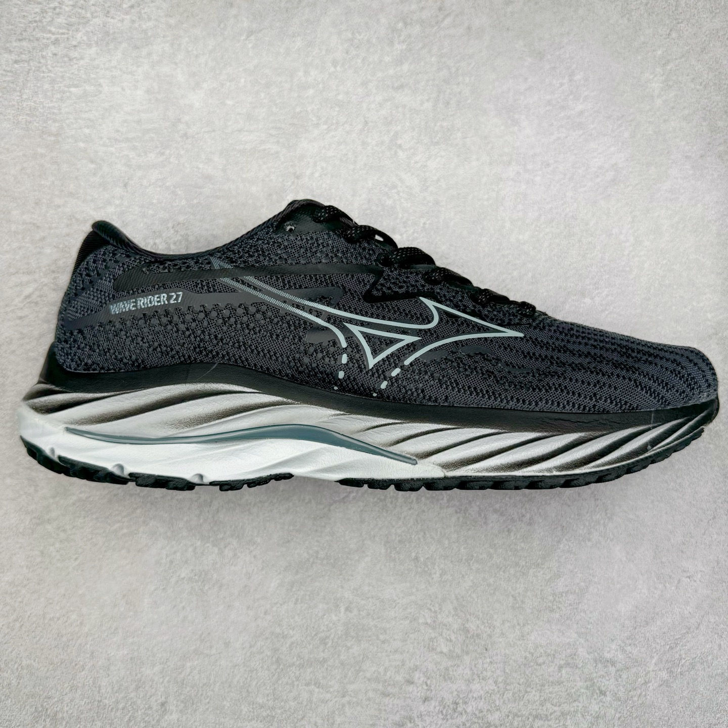 图片[9]-Mizuno Wave Rider 27 美津浓复古厚底织物合成革防滑耐磨透气低帮休闲跑步鞋 美津浓（Mizuno）是日本美津浓株式会社于1906年创立的运动品牌，经过一个多世纪的不断努力现已成为世界著名的运动器具、服装和鞋类生产商。美津浓力求服务于各类运动项目，并竭力使运动生活更加愉快和振奋。产品种类齐全，覆盖几乎全部主要运动项目，达到30万多个品类。尺码：36 36.5 37.5 38 38.5 39 40 40.5 41 42 42.5 43 44 44.5 45-选品中心