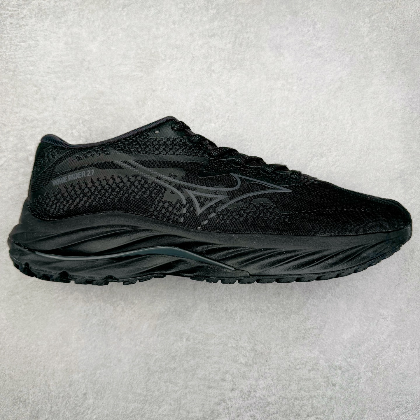 图片[6]-Mizuno Wave Rider 27 美津浓复古厚底织物合成革防滑耐磨透气低帮休闲跑步鞋 美津浓（Mizuno）是日本美津浓株式会社于1906年创立的运动品牌，经过一个多世纪的不断努力现已成为世界著名的运动器具、服装和鞋类生产商。美津浓力求服务于各类运动项目，并竭力使运动生活更加愉快和振奋。产品种类齐全，覆盖几乎全部主要运动项目，达到30万多个品类。尺码：36 36.5 37.5 38 38.5 39 40 40.5 41 42 42.5 43 44 44.5 45-选品中心