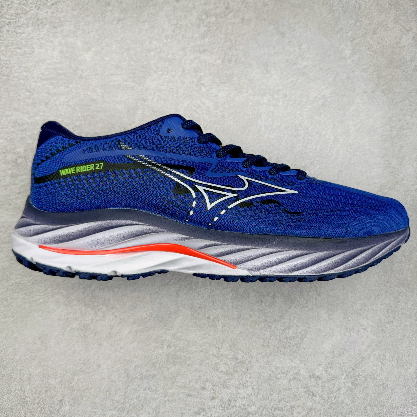 Mizuno Wave Rider 27 美津浓复古厚底织物合成革防滑耐磨透气低帮休闲跑步鞋 美津浓（Mizuno）是日本美津浓株式会社于1906年创立的运动品牌，经过一个多世纪的不断努力现已成为世界著名的运动器具、服装和鞋类生产商。美津浓力求服务于各类运动项目，并竭力使运动生活更加愉快和振奋。产品种类齐全，覆盖几乎全部主要运动项目，达到30万多个品类。尺码：36 36.5 37.5 38 38.5 39 40 40.5 41 42 42.5 43 44 44.5 45-选品中心