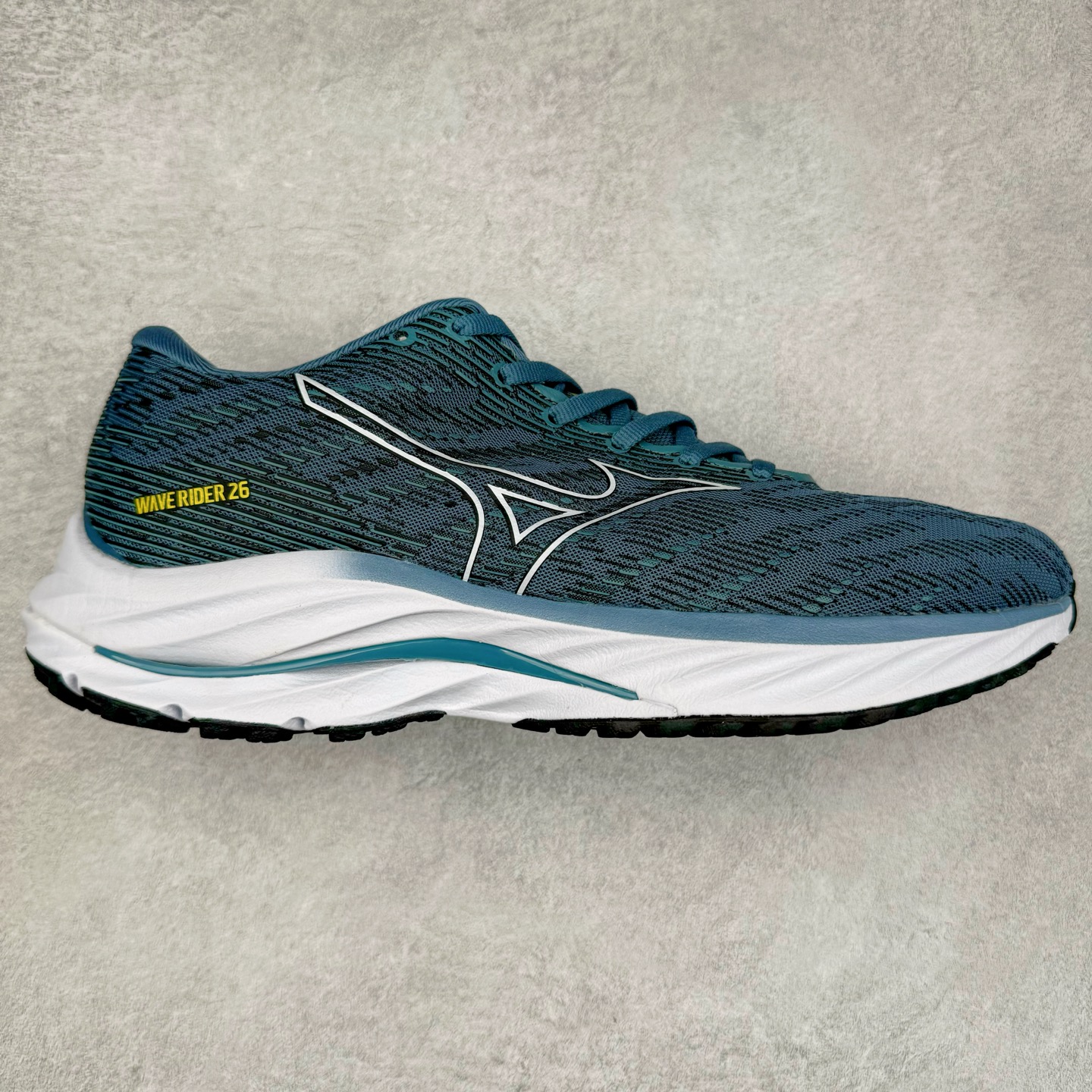 Mizuno Wave Rider 27 美津浓复古厚底织物合成革防滑耐磨透气低帮休闲跑步鞋 美津浓（Mizuno）是日本美津浓株式会社于1906年创立的运动品牌，经过一个多世纪的不断努力现已成为世界著名的运动器具、服装和鞋类生产商。美津浓力求服务于各类运动项目，并竭力使运动生活更加愉快和振奋。产品种类齐全，覆盖几乎全部主要运动项目，达到30万多个品类。尺码：36 36.5 37.5 38 38.5 39 40 40.5 41 42 42.5 43 44 44.5 45-选品中心