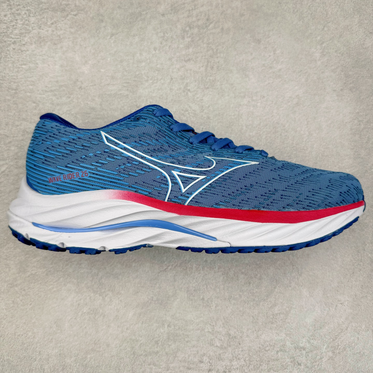 Mizuno Wave Rider 27 美津浓复古厚底织物合成革防滑耐磨透气低帮休闲跑步鞋 美津浓（Mizuno）是日本美津浓株式会社于1906年创立的运动品牌，经过一个多世纪的不断努力现已成为世界著名的运动器具、服装和鞋类生产商。美津浓力求服务于各类运动项目，并竭力使运动生活更加愉快和振奋。产品种类齐全，覆盖几乎全部主要运动项目，达到30万多个品类。尺码：36 36.5 37.5 38 38.5 39 40 40.5 41 42 42.5 43 44 44.5 45-选品中心