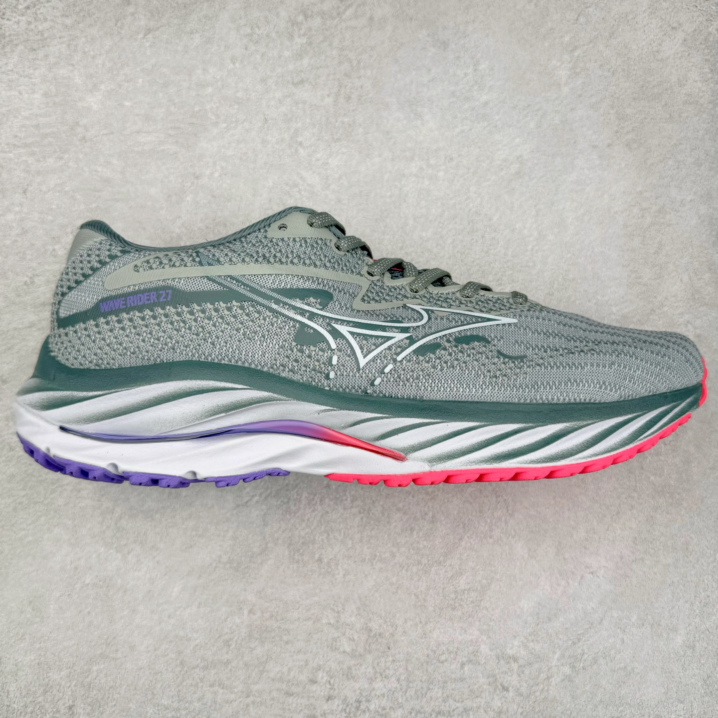 图片[3]-Mizuno Wave Rider 27 美津浓复古厚底织物合成革防滑耐磨透气低帮休闲跑步鞋 美津浓（Mizuno）是日本美津浓株式会社于1906年创立的运动品牌，经过一个多世纪的不断努力现已成为世界著名的运动器具、服装和鞋类生产商。美津浓力求服务于各类运动项目，并竭力使运动生活更加愉快和振奋。产品种类齐全，覆盖几乎全部主要运动项目，达到30万多个品类。尺码：36 36.5 37.5 38 38.5 39 40 40.5 41 42 42.5 43 44 44.5 45-选品中心