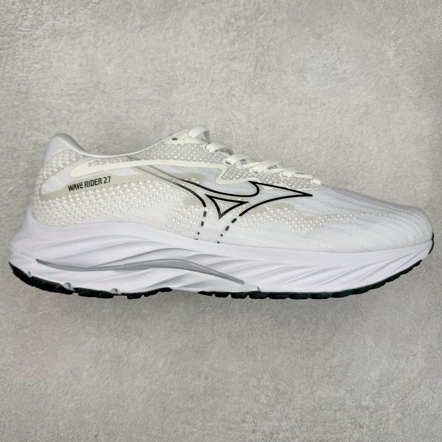 图片[7]-Mizuno Wave Rider 27 美津浓复古厚底织物合成革防滑耐磨透气低帮休闲跑步鞋 美津浓（Mizuno）是日本美津浓株式会社于1906年创立的运动品牌，经过一个多世纪的不断努力现已成为世界著名的运动器具、服装和鞋类生产商。美津浓力求服务于各类运动项目，并竭力使运动生活更加愉快和振奋。产品种类齐全，覆盖几乎全部主要运动项目，达到30万多个品类。尺码：36 36.5 37.5 38 38.5 39 40 40.5 41 42 42.5 43 44 44.5 45-选品中心