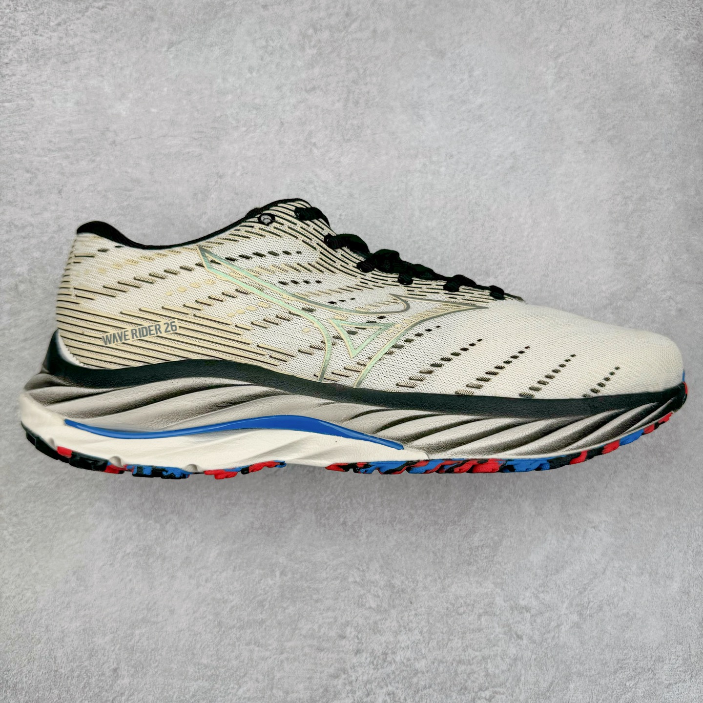 Mizuno Wave Rider 27 美津浓复古厚底织物合成革防滑耐磨透气低帮休闲跑步鞋 美津浓（Mizuno）是日本美津浓株式会社于1906年创立的运动品牌，经过一个多世纪的不断努力现已成为世界著名的运动器具、服装和鞋类生产商。美津浓力求服务于各类运动项目，并竭力使运动生活更加愉快和振奋。产品种类齐全，覆盖几乎全部主要运动项目，达到30万多个品类。尺码：36 36.5 37.5 38 38.5 39 40 40.5 41 42 42.5 43 44 44.5 45-选品中心