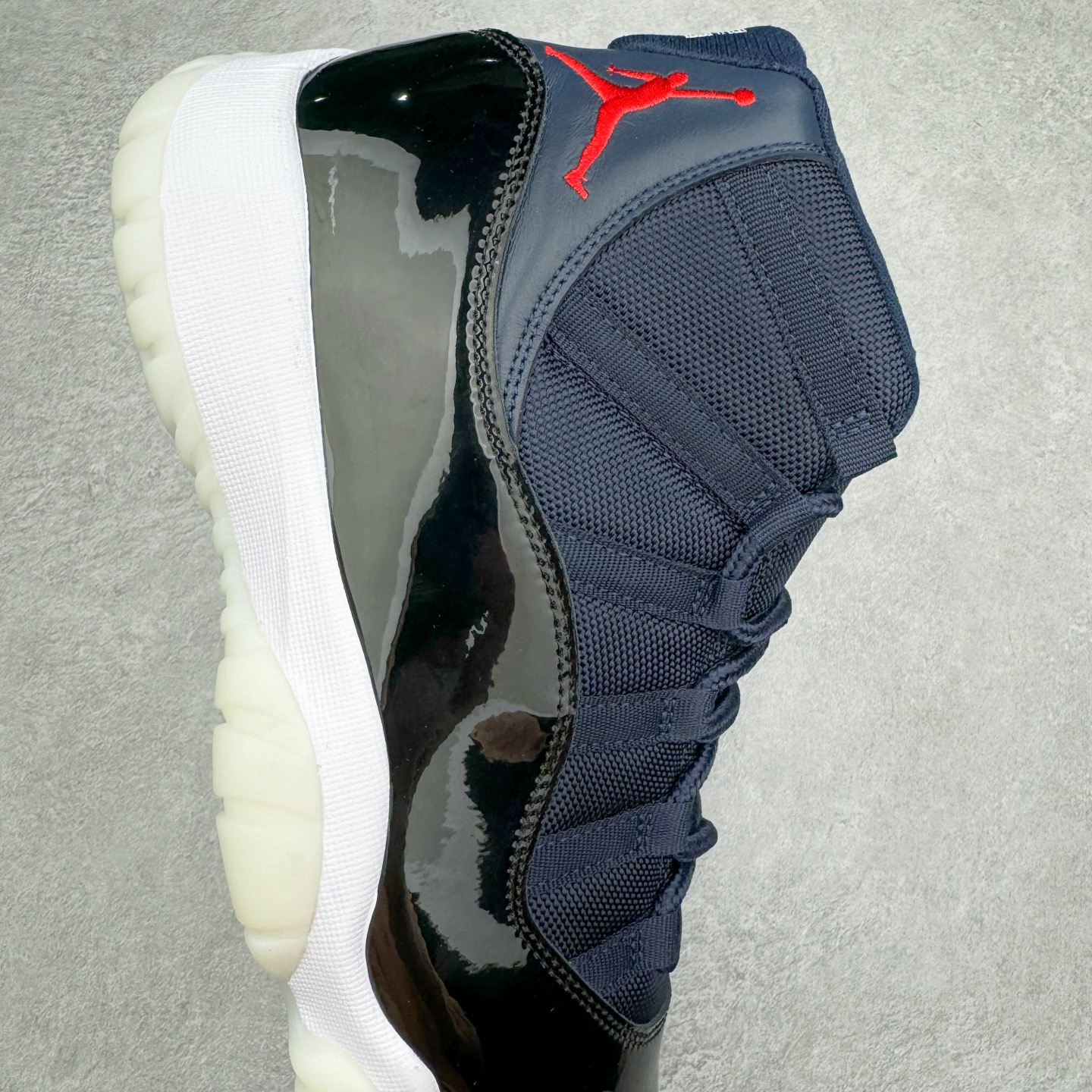 图片[6]-＃NC版 Air Jordan AJ11 Retro 黑藏蓝 CT8012-406 原楦原档案数据开模打造 原厂中底拉帮钢印 原厂漆皮 防冻不开裂 头层皮料 原装鞋撑 水晶大底正确色度色泽 原楦原数据刺绣 原厂车缝走线及对位 毫厘不差 飞人logo采用原数据电脑刺绣 原装正品碳纤维真实碳板 增强抗扭 原内标 原盒标 正确官方原盒 原厂防氧化水晶外底 原厂配套厂全掌solo气垫 尺码：40 40.5 41 42 42.5 43 44 44.5 45 46 47.5-选品中心