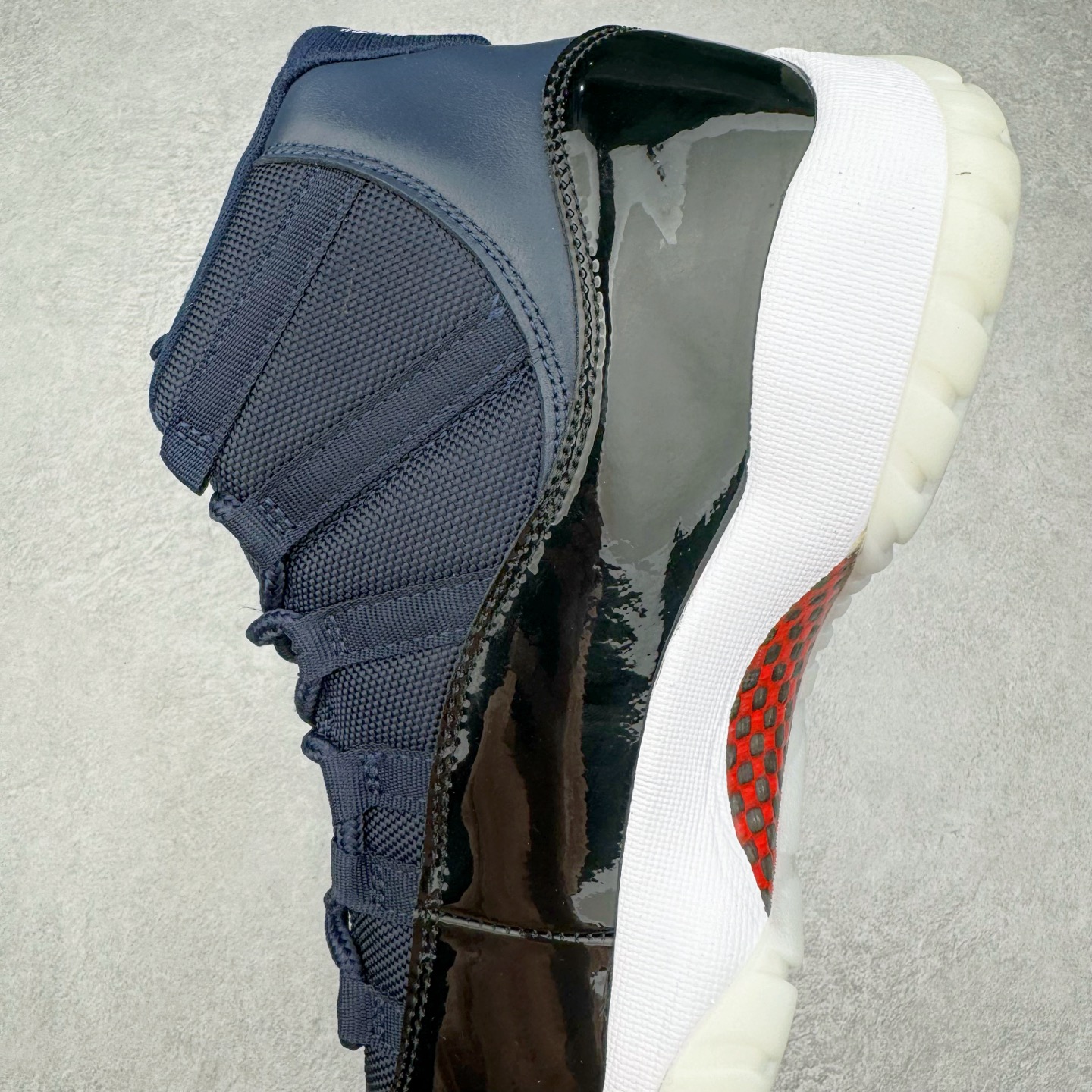 图片[7]-＃NC版 Air Jordan AJ11 Retro 黑藏蓝 CT8012-406 原楦原档案数据开模打造 原厂中底拉帮钢印 原厂漆皮 防冻不开裂 头层皮料 原装鞋撑 水晶大底正确色度色泽 原楦原数据刺绣 原厂车缝走线及对位 毫厘不差 飞人logo采用原数据电脑刺绣 原装正品碳纤维真实碳板 增强抗扭 原内标 原盒标 正确官方原盒 原厂防氧化水晶外底 原厂配套厂全掌solo气垫 尺码：40 40.5 41 42 42.5 43 44 44.5 45 46 47.5-选品中心