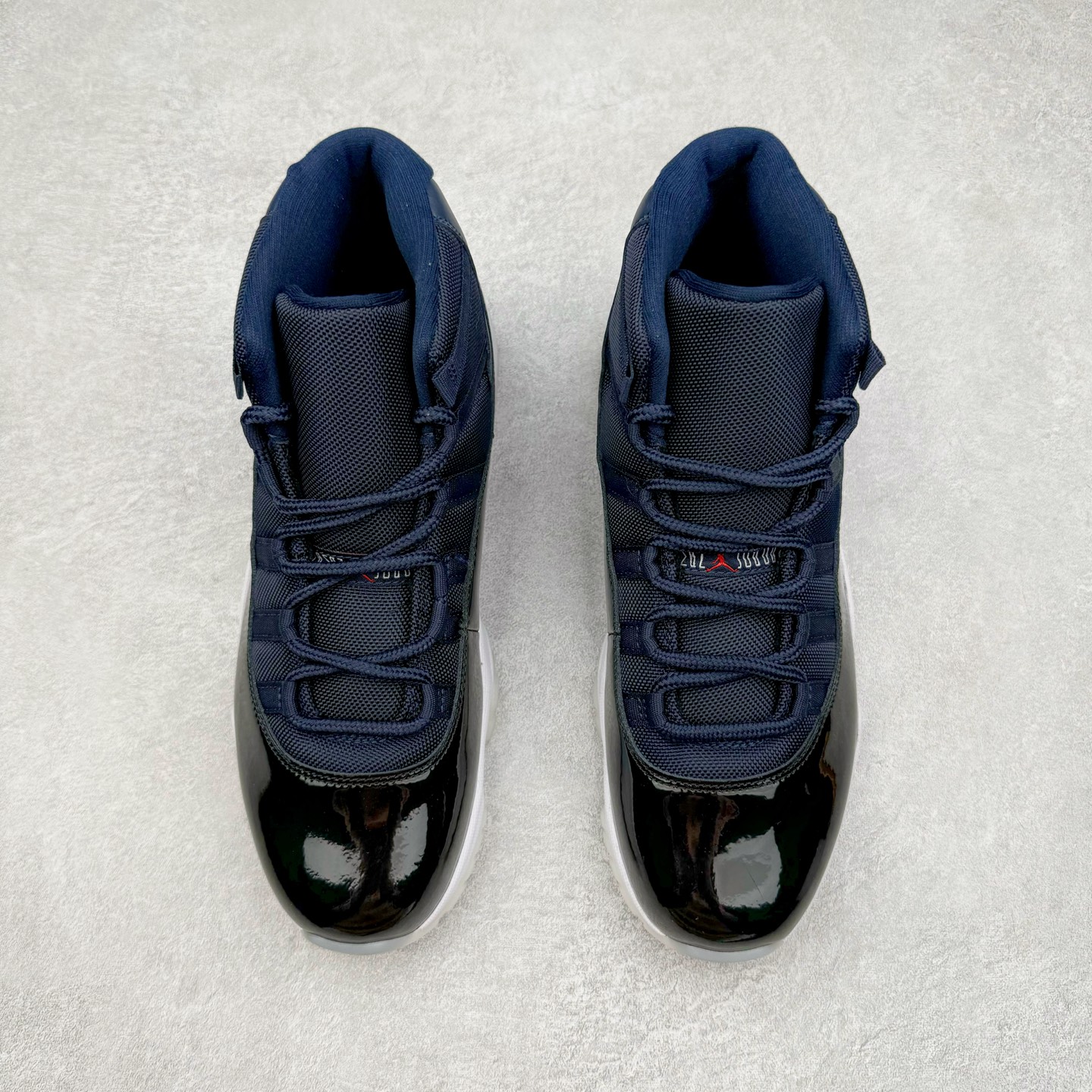 图片[2]-＃NC版 Air Jordan AJ11 Retro 黑藏蓝 CT8012-406 原楦原档案数据开模打造 原厂中底拉帮钢印 原厂漆皮 防冻不开裂 头层皮料 原装鞋撑 水晶大底正确色度色泽 原楦原数据刺绣 原厂车缝走线及对位 毫厘不差 飞人logo采用原数据电脑刺绣 原装正品碳纤维真实碳板 增强抗扭 原内标 原盒标 正确官方原盒 原厂防氧化水晶外底 原厂配套厂全掌solo气垫 尺码：40 40.5 41 42 42.5 43 44 44.5 45 46 47.5-选品中心