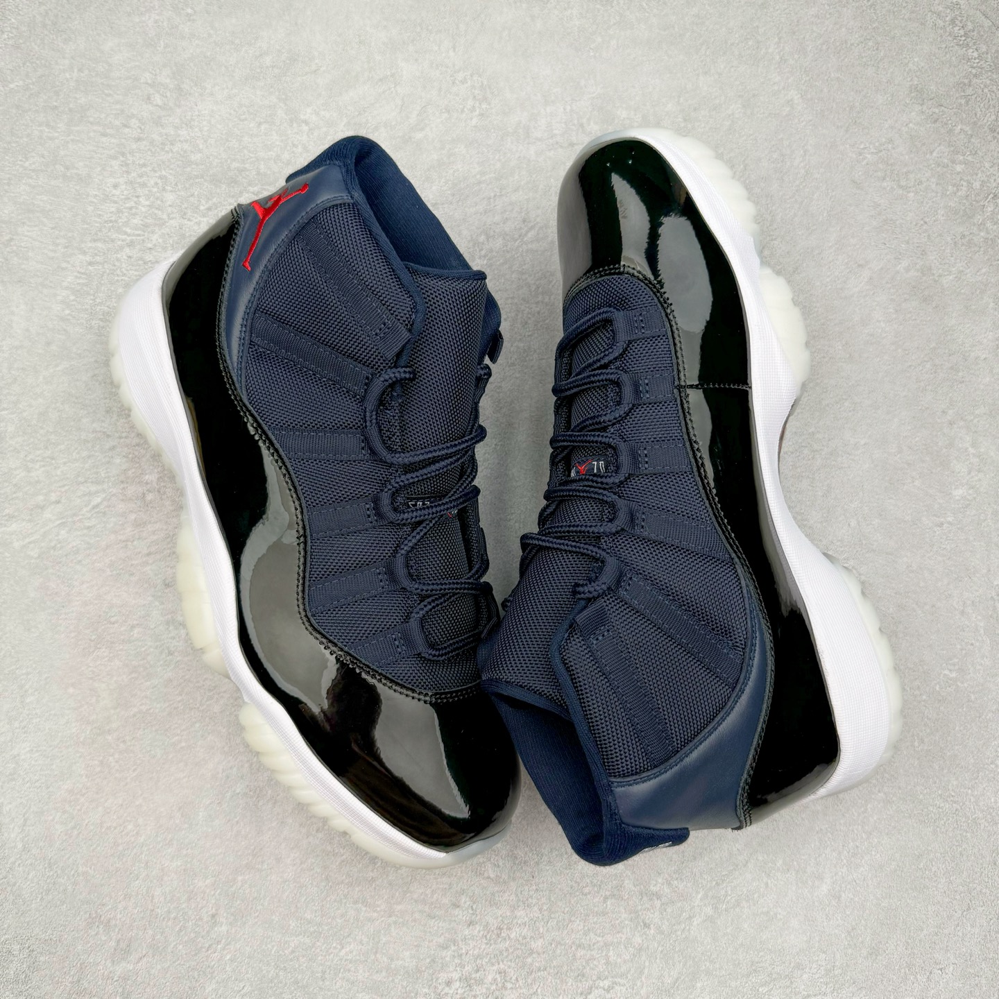 图片[3]-＃NC版 Air Jordan AJ11 Retro 黑藏蓝 CT8012-406 原楦原档案数据开模打造 原厂中底拉帮钢印 原厂漆皮 防冻不开裂 头层皮料 原装鞋撑 水晶大底正确色度色泽 原楦原数据刺绣 原厂车缝走线及对位 毫厘不差 飞人logo采用原数据电脑刺绣 原装正品碳纤维真实碳板 增强抗扭 原内标 原盒标 正确官方原盒 原厂防氧化水晶外底 原厂配套厂全掌solo气垫 尺码：40 40.5 41 42 42.5 43 44 44.5 45 46 47.5-选品中心