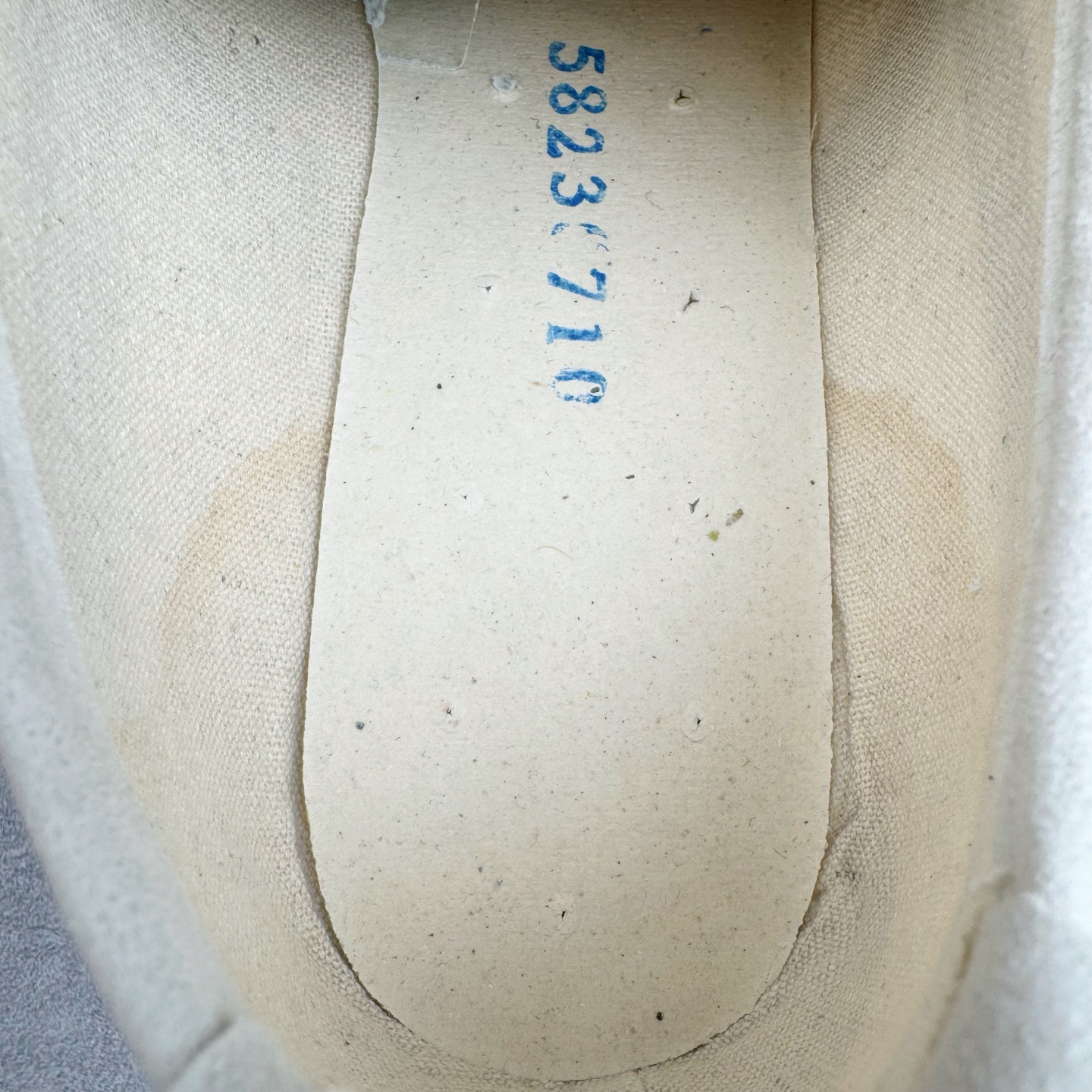 图片[10]-＃HK纯原 Asics Onitsuka Tiger MEXICO 66 亚瑟士鬼冢虎复古经典板鞋 市场最强版本 原厂牛津布加持 海外订单工厂出品 超成熟稳定的做工品控 原装全套纸板楦头开发 原汁原味 完美呈现版型 私模正确鞋底咬花纹路 一比一鞋头弧度高度鞋身弧度 绝不口嗨 细节品控鞋型随意秒杀市面 原档咬花纹路私模大底 一个单元有六个三角形 总体形拼接呈现花瓣状 官方四联吊牌 原装Ortholite轻量化鞋垫 原盒原配 质保卡 说明书 钢印防尘纸 纸板中底带钢印 乳胶组合鞋垫 支持全方位的对比专柜 产品从款式颜色造型上体现出追求舒适和细节的完美 鞋类更是推崇手工制作的严谨与完美 融舒适性与可穿性的设计风格 注重细节的完美和别致魅力 既保持稳重 又不失轻松的时尚感 尺码：36 37 37.5 38 39 39.5 40 40.5 41.5 42 42.5 43.5 44 45 46-选品中心