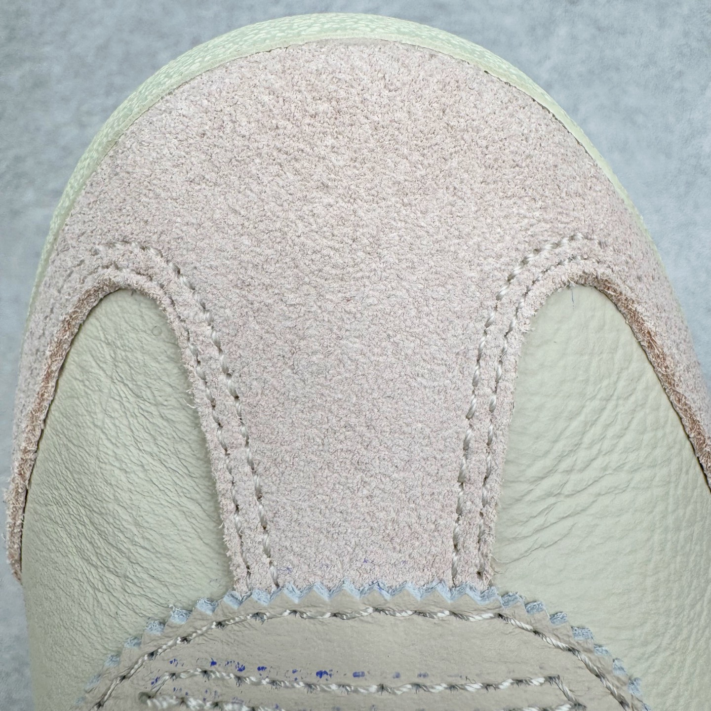 图片[16]-＃HK纯原 Asics Onitsuka Tiger MEXICO 66 亚瑟士鬼冢虎复古经典板鞋 市场最强版本 头层小羊皮加持 海外订单工厂出品 超成熟稳定的做工品控 原装全套纸板楦头开发 原汁原味 完美呈现版型 私模正确鞋底咬花纹路 一比一鞋头弧度高度鞋身弧度 绝不口嗨 细节品控鞋型随意秒杀市面 原档咬花纹路私模大底 一个单元有六个三角形 总体形拼接呈现花瓣状 官方四联吊牌 原装Ortholite轻量化鞋垫 原盒原配 质保卡 说明书 钢印防尘纸 纸板中底带钢印 乳胶组合鞋垫 支持全方位的对比专柜 产品从款式颜色造型上体现出追求舒适和细节的完美 鞋类更是推崇手工制作的严谨与完美 融舒适性与可穿性的设计风格 注重细节的完美和别致魅力 既保持稳重 又不失轻松的时尚感 尺码：36 37 37.5 38 39 39.5 40 40.5 41.5 42 42.5 43.5 44 45 46-选品中心