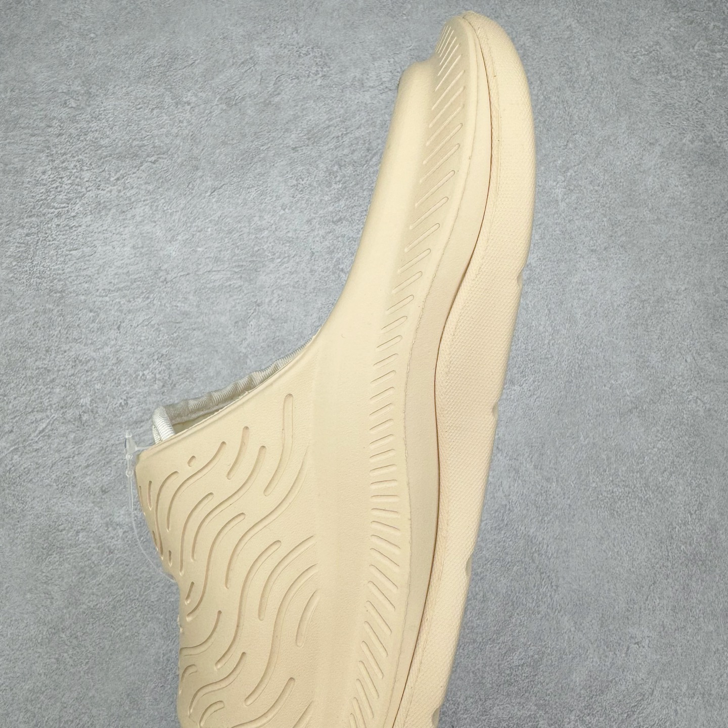 图片[7]-HOKA ONE ONE ORA Luxe 减震轻便舒缓运动 EVA 防滑一字拖鞋 男女同款 实拍调校N版已经零色差零失真 百分百还原实物色彩所见即所得 不存在货不对板色差等低级问题 选购参考实物拍摄 不混卖不参货 只用心做好货严格选品 承诺混一赔十 尺码：36 36.5 37.5 38 38.5 39 40 40.5 41 42 42.5 43 44 44.5 45-选品中心