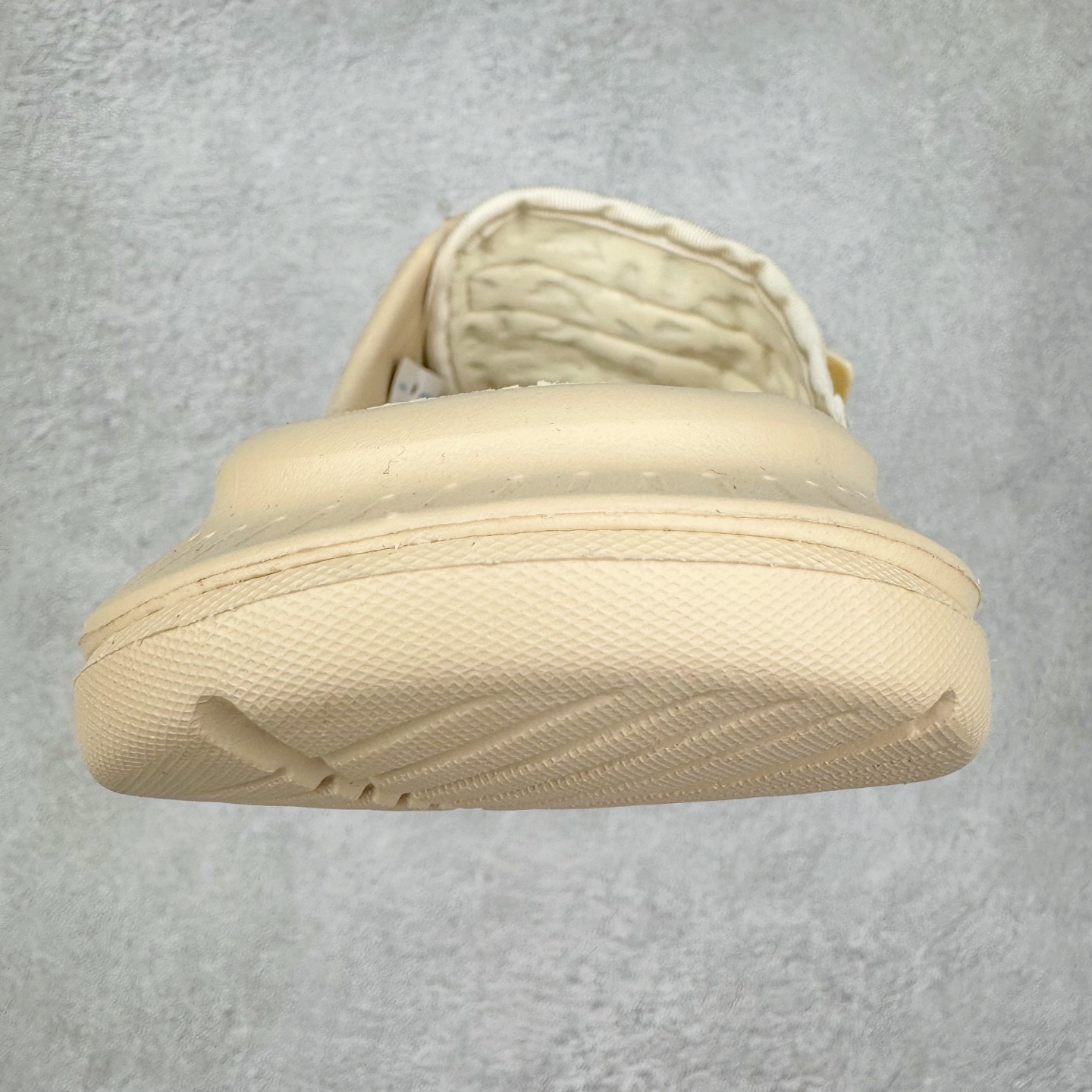 图片[8]-HOKA ONE ONE ORA Luxe 减震轻便舒缓运动 EVA 防滑一字拖鞋 男女同款 实拍调校N版已经零色差零失真 百分百还原实物色彩所见即所得 不存在货不对板色差等低级问题 选购参考实物拍摄 不混卖不参货 只用心做好货严格选品 承诺混一赔十 尺码：36 36.5 37.5 38 38.5 39 40 40.5 41 42 42.5 43 44 44.5 45-选品中心