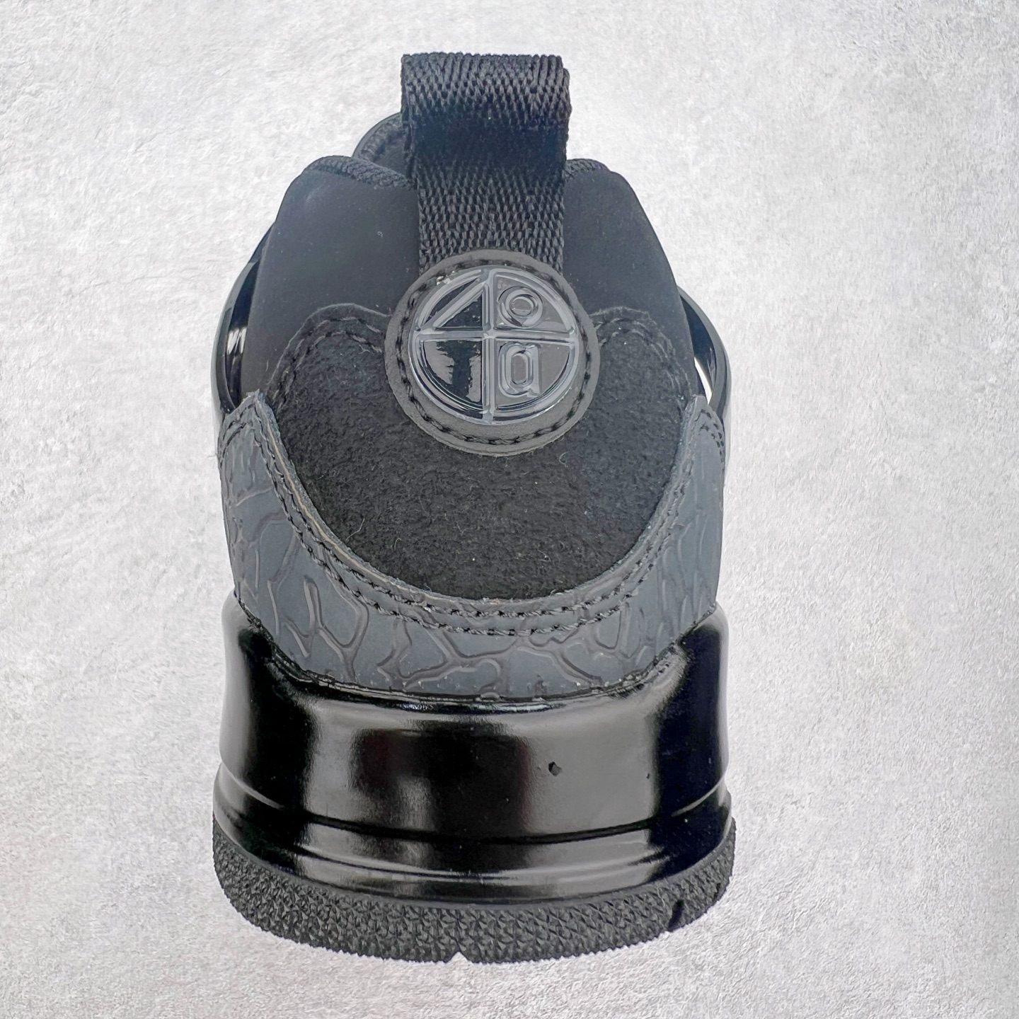 图片[8]-Jordan Spizike Low AJ复古低帮篮球鞋 这款鞋子著名导演斯派克李的Jordan Spizike专属 预计于明年夏季推出全新低帮版本 将包括三款配色 经典爆裂纹非常复古 两款配色分别以大学红和黑曜石蓝进行区分 鞋身设计中依旧带有大象爆裂纹、鞋侧束带、塑胶网布等经典元素 之后 在鞋舌、内衬以及鞋底等位置缀以大学红和黑曜石蓝搭配 带来全新造型 尺码：36 36.5 37.5 38 38.5 39 40 40.5 41 42 42.5 43 44 44.5 45 46 47.5-选品中心