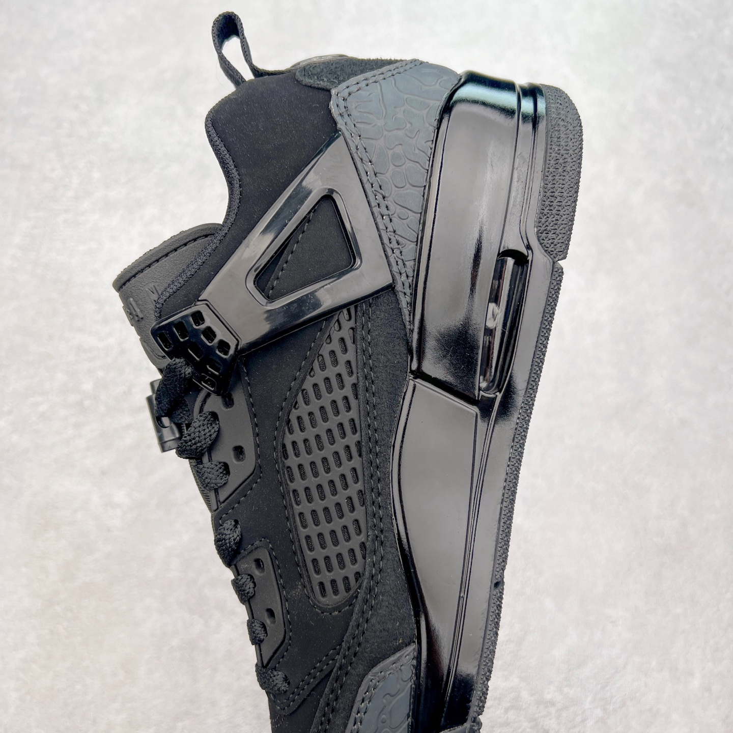 图片[7]-Jordan Spizike Low AJ复古低帮篮球鞋 这款鞋子著名导演斯派克李的Jordan Spizike专属 预计于明年夏季推出全新低帮版本 将包括三款配色 经典爆裂纹非常复古 两款配色分别以大学红和黑曜石蓝进行区分 鞋身设计中依旧带有大象爆裂纹、鞋侧束带、塑胶网布等经典元素 之后 在鞋舌、内衬以及鞋底等位置缀以大学红和黑曜石蓝搭配 带来全新造型 尺码：36 36.5 37.5 38 38.5 39 40 40.5 41 42 42.5 43 44 44.5 45 46 47.5-选品中心