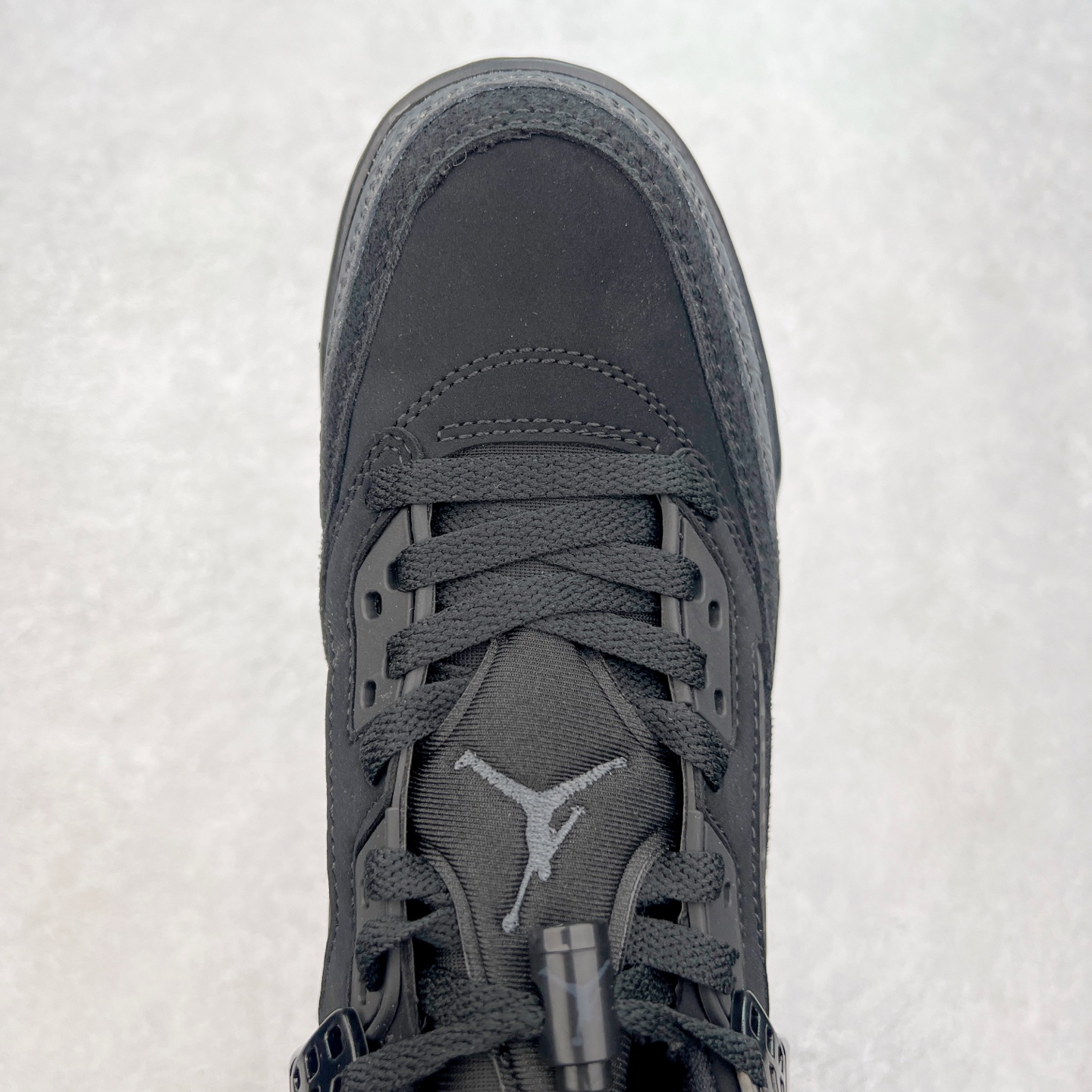 图片[4]-Jordan Spizike Low AJ复古低帮篮球鞋 这款鞋子著名导演斯派克李的Jordan Spizike专属 预计于明年夏季推出全新低帮版本 将包括三款配色 经典爆裂纹非常复古 两款配色分别以大学红和黑曜石蓝进行区分 鞋身设计中依旧带有大象爆裂纹、鞋侧束带、塑胶网布等经典元素 之后 在鞋舌、内衬以及鞋底等位置缀以大学红和黑曜石蓝搭配 带来全新造型 尺码：36 36.5 37.5 38 38.5 39 40 40.5 41 42 42.5 43 44 44.5 45 46 47.5-选品中心