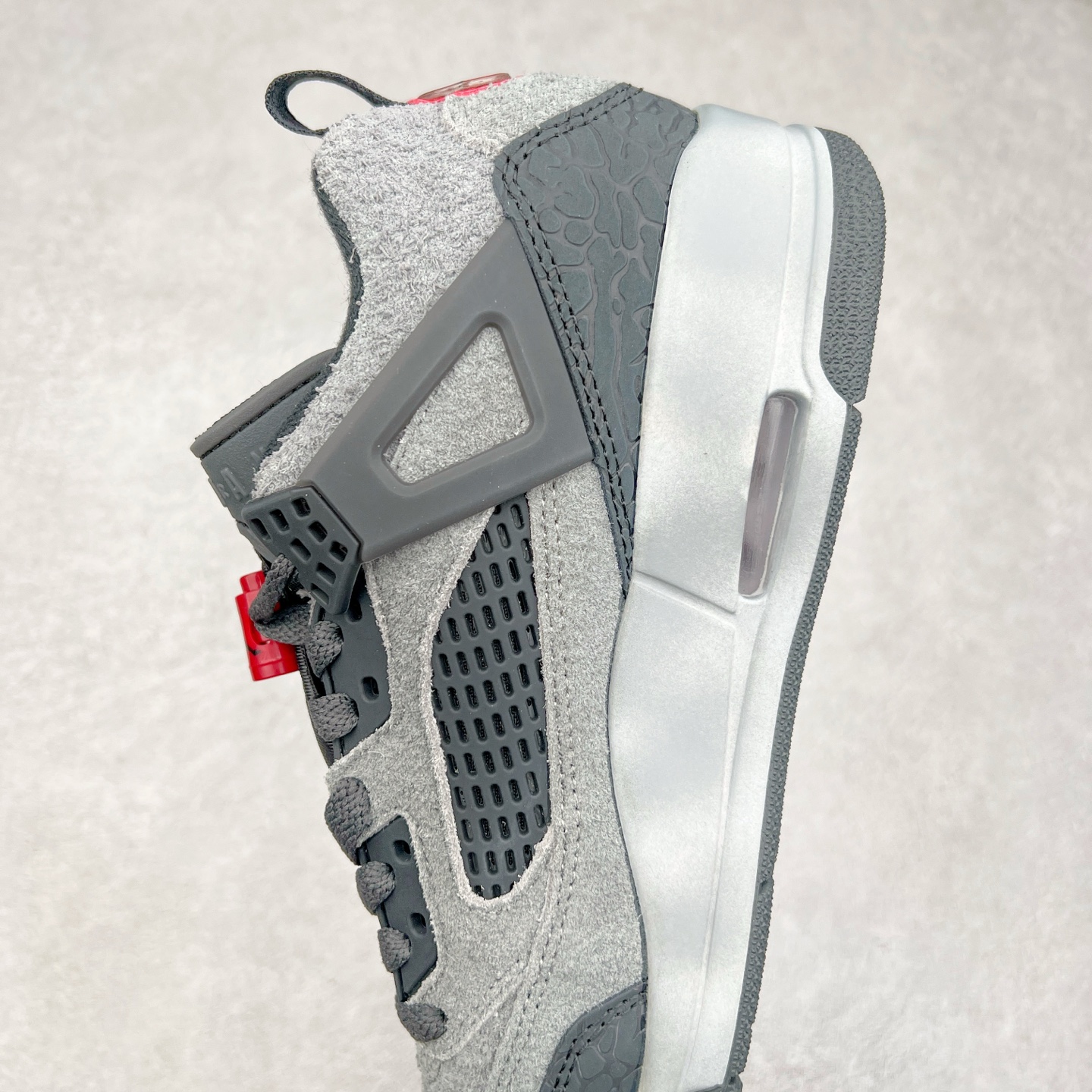 图片[7]-Jordan Spizike Low AJ复古低帮篮球鞋 这款鞋子著名导演斯派克李的Jordan Spizike专属 预计于明年夏季推出全新低帮版本 将包括三款配色 经典爆裂纹非常复古 两款配色分别以大学红和黑曜石蓝进行区分 鞋身设计中依旧带有大象爆裂纹、鞋侧束带、塑胶网布等经典元素 之后 在鞋舌、内衬以及鞋底等位置缀以大学红和黑曜石蓝搭配 带来全新造型 尺码：36 36.5 37.5 38 38.5 39 40 40.5 41 42 42.5 43 44 44.5 45 46 47.5-选品中心