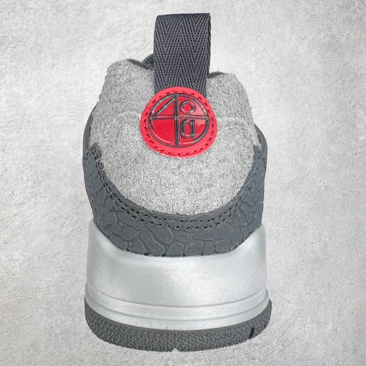 图片[8]-Jordan Spizike Low AJ复古低帮篮球鞋 这款鞋子著名导演斯派克李的Jordan Spizike专属 预计于明年夏季推出全新低帮版本 将包括三款配色 经典爆裂纹非常复古 两款配色分别以大学红和黑曜石蓝进行区分 鞋身设计中依旧带有大象爆裂纹、鞋侧束带、塑胶网布等经典元素 之后 在鞋舌、内衬以及鞋底等位置缀以大学红和黑曜石蓝搭配 带来全新造型 尺码：36 36.5 37.5 38 38.5 39 40 40.5 41 42 42.5 43 44 44.5 45 46 47.5-选品中心