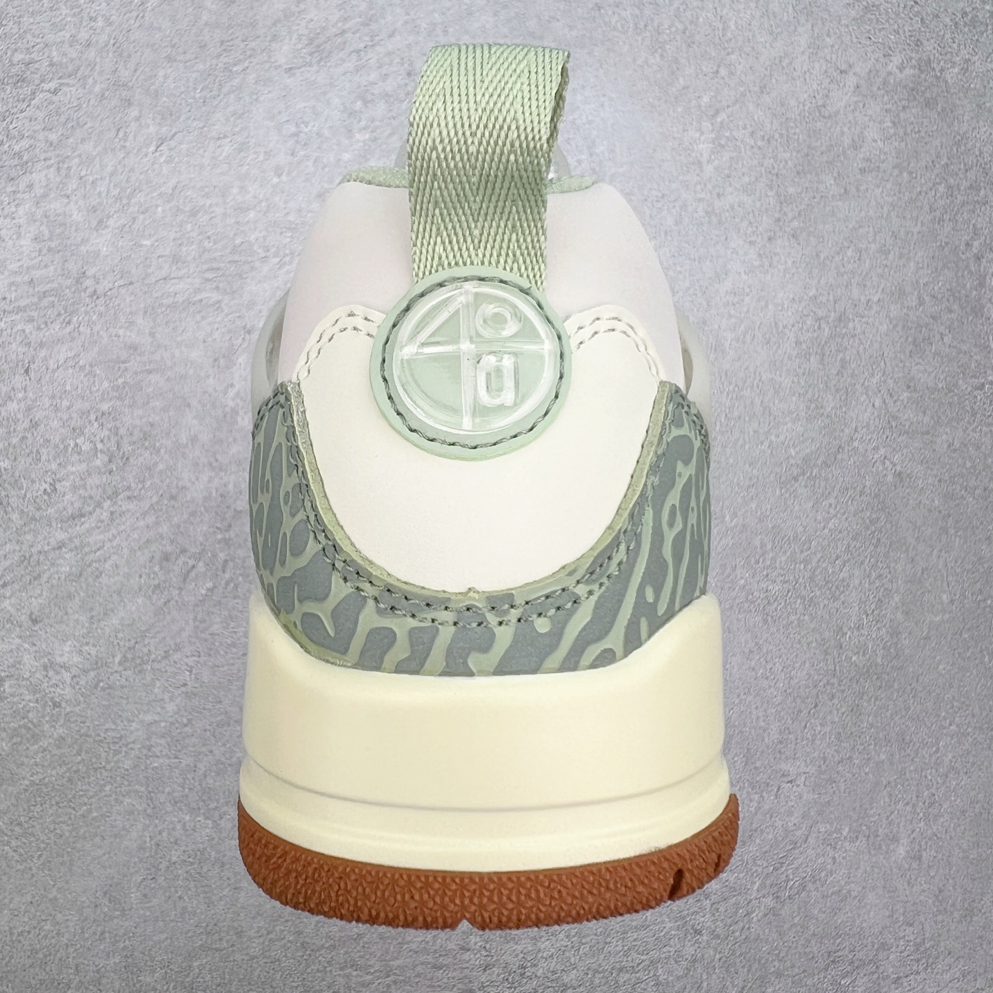 图片[8]-Jordan Spizike Low AJ复古低帮篮球鞋 这款鞋子著名导演斯派克李的Jordan Spizike专属 预计于明年夏季推出全新低帮版本 将包括三款配色 经典爆裂纹非常复古 两款配色分别以大学红和黑曜石蓝进行区分 鞋身设计中依旧带有大象爆裂纹、鞋侧束带、塑胶网布等经典元素 之后 在鞋舌、内衬以及鞋底等位置缀以大学红和黑曜石蓝搭配 带来全新造型 尺码：36 36.5 37.5 38 38.5 39 40 40.5 41 42 42.5 43 44 44.5 45 46 47.5-选品中心