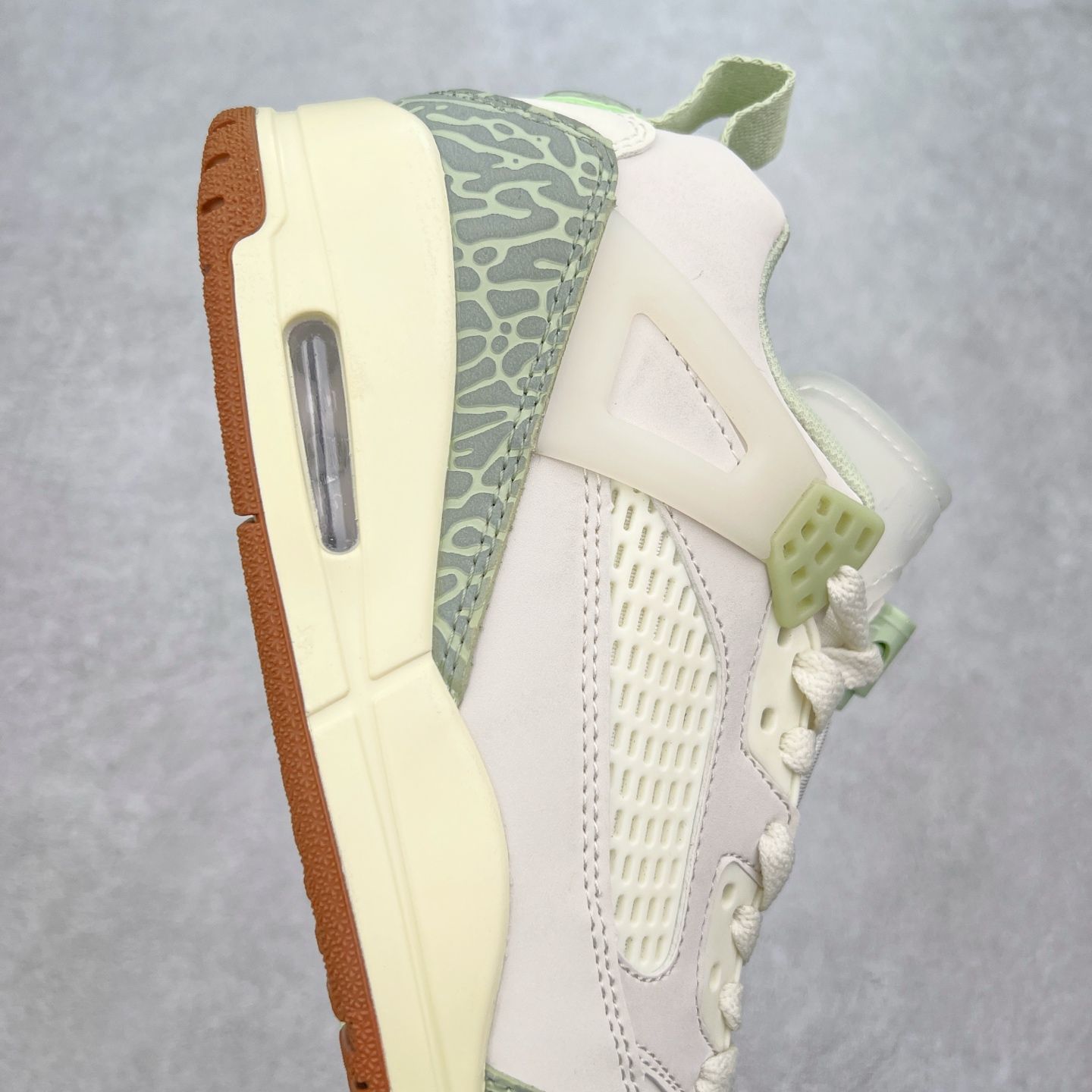 图片[6]-Jordan Spizike Low AJ复古低帮篮球鞋 这款鞋子著名导演斯派克李的Jordan Spizike专属 预计于明年夏季推出全新低帮版本 将包括三款配色 经典爆裂纹非常复古 两款配色分别以大学红和黑曜石蓝进行区分 鞋身设计中依旧带有大象爆裂纹、鞋侧束带、塑胶网布等经典元素 之后 在鞋舌、内衬以及鞋底等位置缀以大学红和黑曜石蓝搭配 带来全新造型 尺码：36 36.5 37.5 38 38.5 39 40 40.5 41 42 42.5 43 44 44.5 45 46 47.5-选品中心