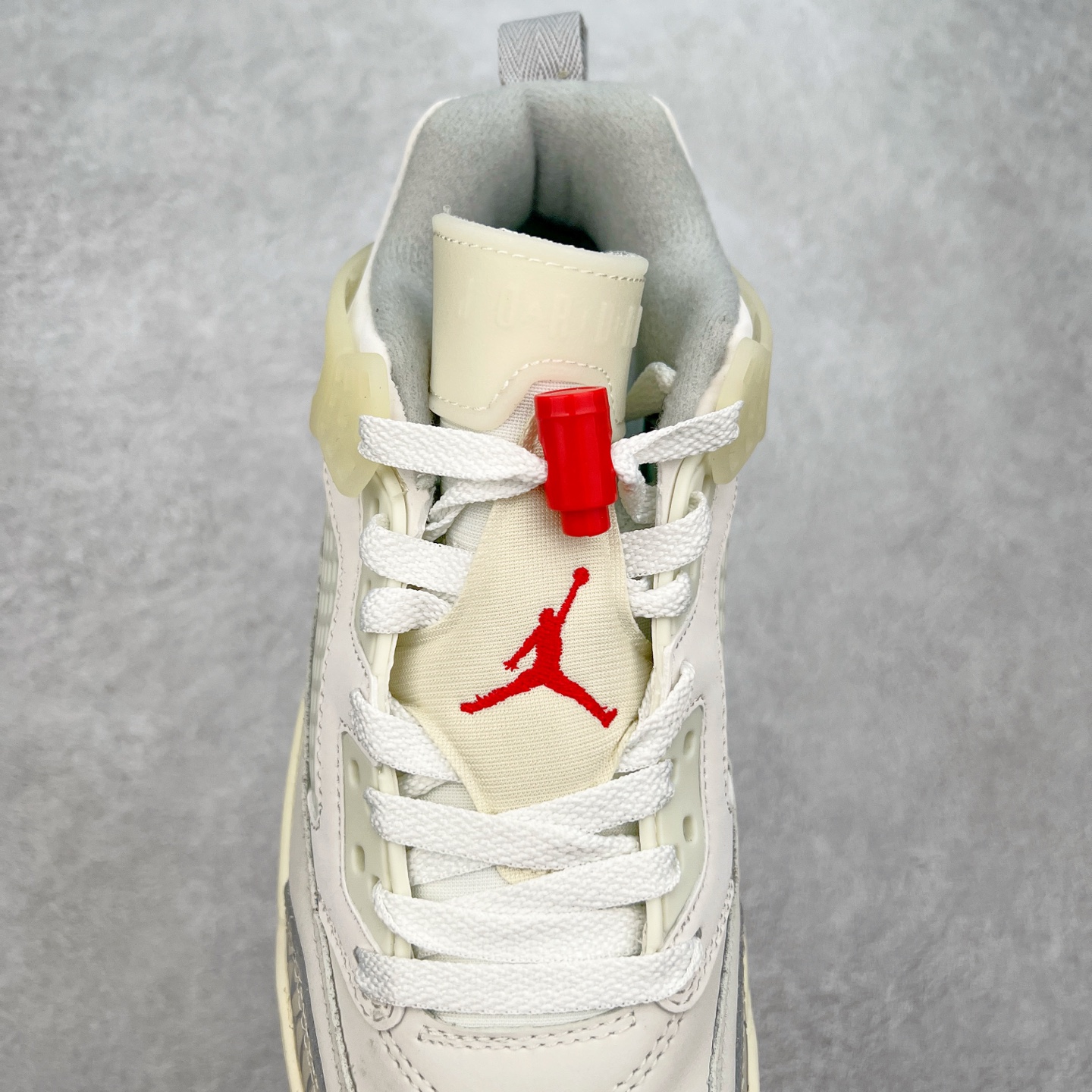 图片[5]-Jordan Spizike Low AJ复古低帮篮球鞋 这款鞋子著名导演斯派克李的Jordan Spizike专属 预计于明年夏季推出全新低帮版本 将包括三款配色 经典爆裂纹非常复古 两款配色分别以大学红和黑曜石蓝进行区分 鞋身设计中依旧带有大象爆裂纹、鞋侧束带、塑胶网布等经典元素 之后 在鞋舌、内衬以及鞋底等位置缀以大学红和黑曜石蓝搭配 带来全新造型 尺码：36 36.5 37.5 38 38.5 39 40 40.5 41 42 42.5 43 44 44.5 45 46 47.5-选品中心