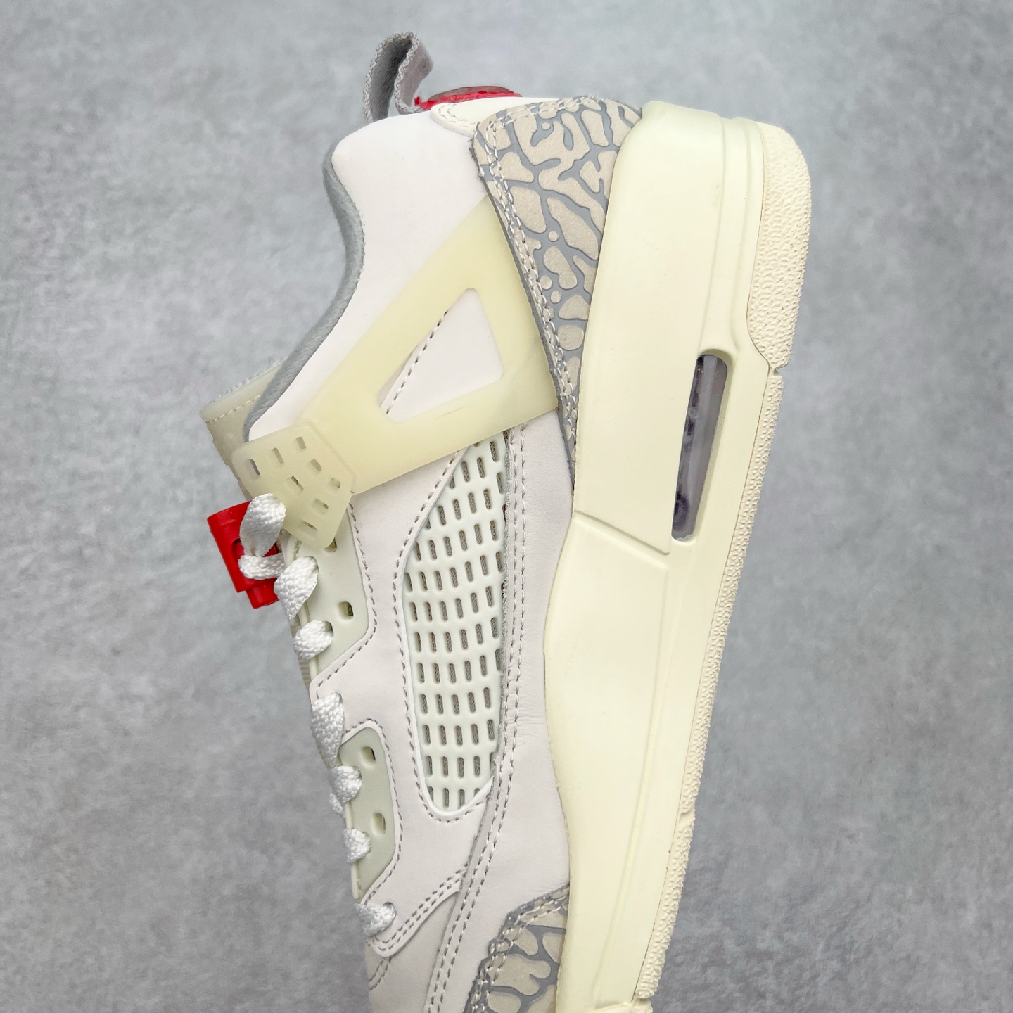 图片[7]-Jordan Spizike Low AJ复古低帮篮球鞋 这款鞋子著名导演斯派克李的Jordan Spizike专属 预计于明年夏季推出全新低帮版本 将包括三款配色 经典爆裂纹非常复古 两款配色分别以大学红和黑曜石蓝进行区分 鞋身设计中依旧带有大象爆裂纹、鞋侧束带、塑胶网布等经典元素 之后 在鞋舌、内衬以及鞋底等位置缀以大学红和黑曜石蓝搭配 带来全新造型 尺码：36 36.5 37.5 38 38.5 39 40 40.5 41 42 42.5 43 44 44.5 45 46 47.5-选品中心