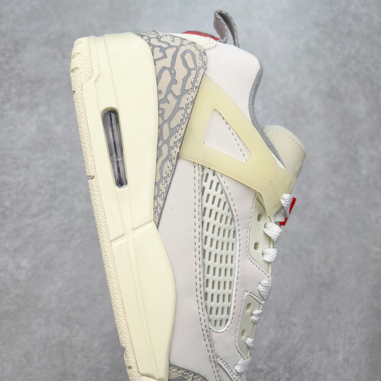 图片[6]-Jordan Spizike Low AJ复古低帮篮球鞋 这款鞋子著名导演斯派克李的Jordan Spizike专属 预计于明年夏季推出全新低帮版本 将包括三款配色 经典爆裂纹非常复古 两款配色分别以大学红和黑曜石蓝进行区分 鞋身设计中依旧带有大象爆裂纹、鞋侧束带、塑胶网布等经典元素 之后 在鞋舌、内衬以及鞋底等位置缀以大学红和黑曜石蓝搭配 带来全新造型 尺码：36 36.5 37.5 38 38.5 39 40 40.5 41 42 42.5 43 44 44.5 45 46 47.5-选品中心