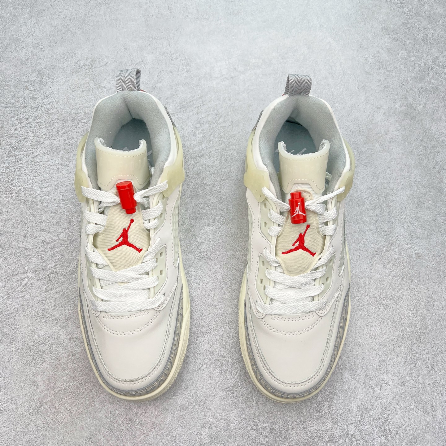 图片[2]-Jordan Spizike Low AJ复古低帮篮球鞋 这款鞋子著名导演斯派克李的Jordan Spizike专属 预计于明年夏季推出全新低帮版本 将包括三款配色 经典爆裂纹非常复古 两款配色分别以大学红和黑曜石蓝进行区分 鞋身设计中依旧带有大象爆裂纹、鞋侧束带、塑胶网布等经典元素 之后 在鞋舌、内衬以及鞋底等位置缀以大学红和黑曜石蓝搭配 带来全新造型 尺码：36 36.5 37.5 38 38.5 39 40 40.5 41 42 42.5 43 44 44.5 45 46 47.5-选品中心