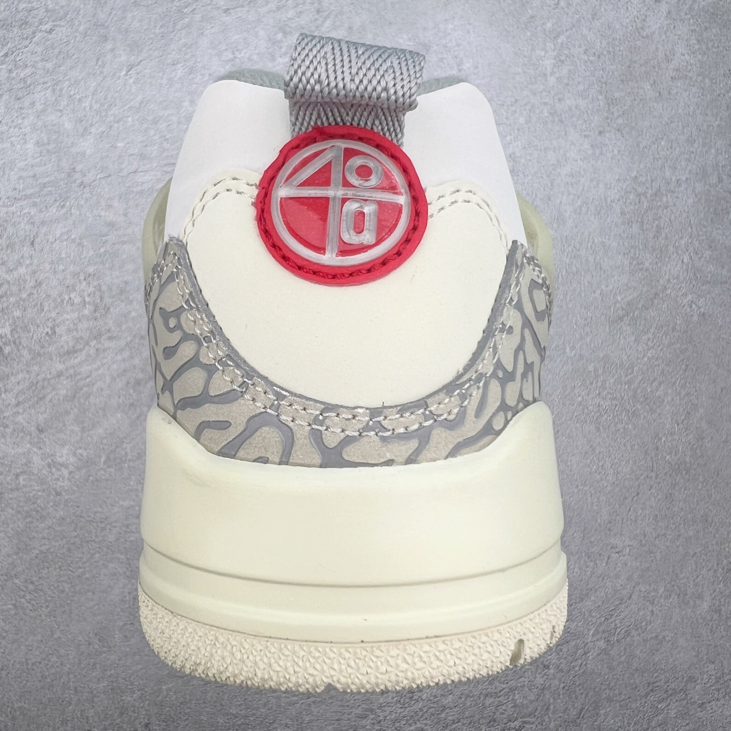 图片[8]-Jordan Spizike Low AJ复古低帮篮球鞋 这款鞋子著名导演斯派克李的Jordan Spizike专属 预计于明年夏季推出全新低帮版本 将包括三款配色 经典爆裂纹非常复古 两款配色分别以大学红和黑曜石蓝进行区分 鞋身设计中依旧带有大象爆裂纹、鞋侧束带、塑胶网布等经典元素 之后 在鞋舌、内衬以及鞋底等位置缀以大学红和黑曜石蓝搭配 带来全新造型 尺码：36 36.5 37.5 38 38.5 39 40 40.5 41 42 42.5 43 44 44.5 45 46 47.5-选品中心