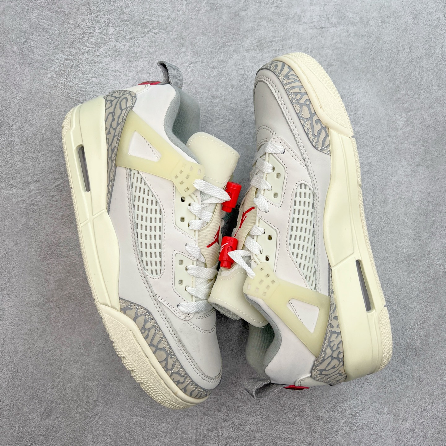 图片[3]-Jordan Spizike Low AJ复古低帮篮球鞋 这款鞋子著名导演斯派克李的Jordan Spizike专属 预计于明年夏季推出全新低帮版本 将包括三款配色 经典爆裂纹非常复古 两款配色分别以大学红和黑曜石蓝进行区分 鞋身设计中依旧带有大象爆裂纹、鞋侧束带、塑胶网布等经典元素 之后 在鞋舌、内衬以及鞋底等位置缀以大学红和黑曜石蓝搭配 带来全新造型 尺码：36 36.5 37.5 38 38.5 39 40 40.5 41 42 42.5 43 44 44.5 45 46 47.5-选品中心