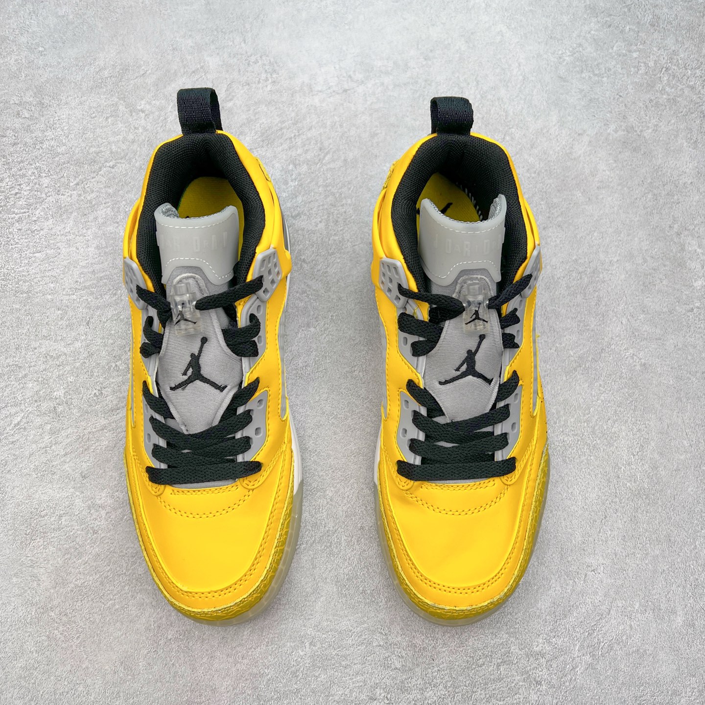 图片[2]-Jordan Spizike Low AJ复古低帮篮球鞋 这款鞋子著名导演斯派克李的Jordan Spizike专属 预计于明年夏季推出全新低帮版本 将包括三款配色 经典爆裂纹非常复古 两款配色分别以大学红和黑曜石蓝进行区分 鞋身设计中依旧带有大象爆裂纹、鞋侧束带、塑胶网布等经典元素 之后 在鞋舌、内衬以及鞋底等位置缀以大学红和黑曜石蓝搭配 带来全新造型 尺码：36 36.5 37.5 38 38.5 39 40 40.5 41 42 42.5 43 44 44.5 45 46 47.5-选品中心