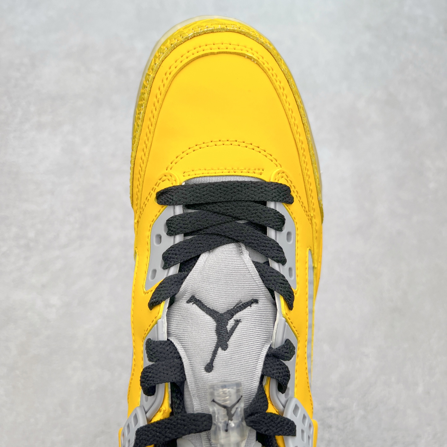 图片[4]-Jordan Spizike Low AJ复古低帮篮球鞋 这款鞋子著名导演斯派克李的Jordan Spizike专属 预计于明年夏季推出全新低帮版本 将包括三款配色 经典爆裂纹非常复古 两款配色分别以大学红和黑曜石蓝进行区分 鞋身设计中依旧带有大象爆裂纹、鞋侧束带、塑胶网布等经典元素 之后 在鞋舌、内衬以及鞋底等位置缀以大学红和黑曜石蓝搭配 带来全新造型 尺码：36 36.5 37.5 38 38.5 39 40 40.5 41 42 42.5 43 44 44.5 45 46 47.5-选品中心