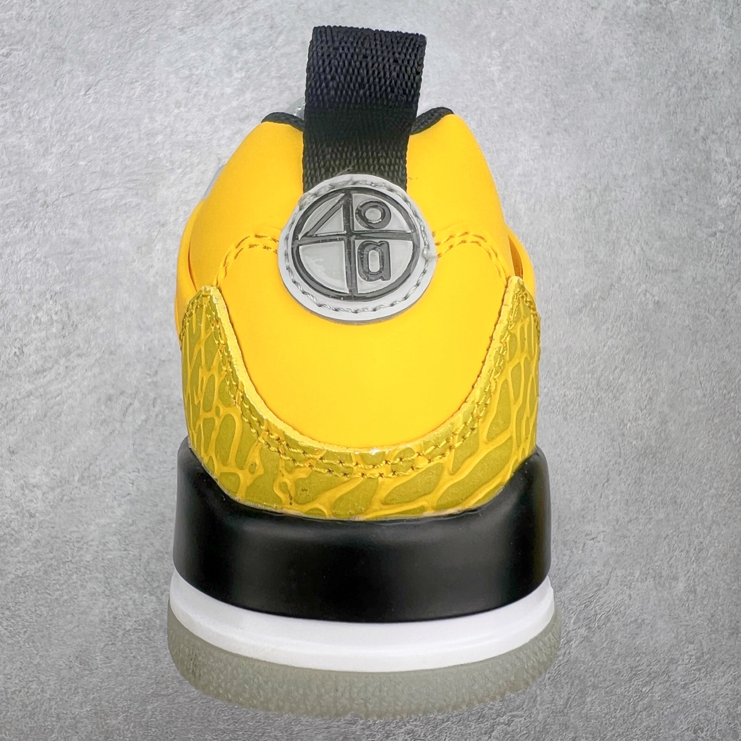 图片[8]-Jordan Spizike Low AJ复古低帮篮球鞋 这款鞋子著名导演斯派克李的Jordan Spizike专属 预计于明年夏季推出全新低帮版本 将包括三款配色 经典爆裂纹非常复古 两款配色分别以大学红和黑曜石蓝进行区分 鞋身设计中依旧带有大象爆裂纹、鞋侧束带、塑胶网布等经典元素 之后 在鞋舌、内衬以及鞋底等位置缀以大学红和黑曜石蓝搭配 带来全新造型 尺码：36 36.5 37.5 38 38.5 39 40 40.5 41 42 42.5 43 44 44.5 45 46 47.5-选品中心