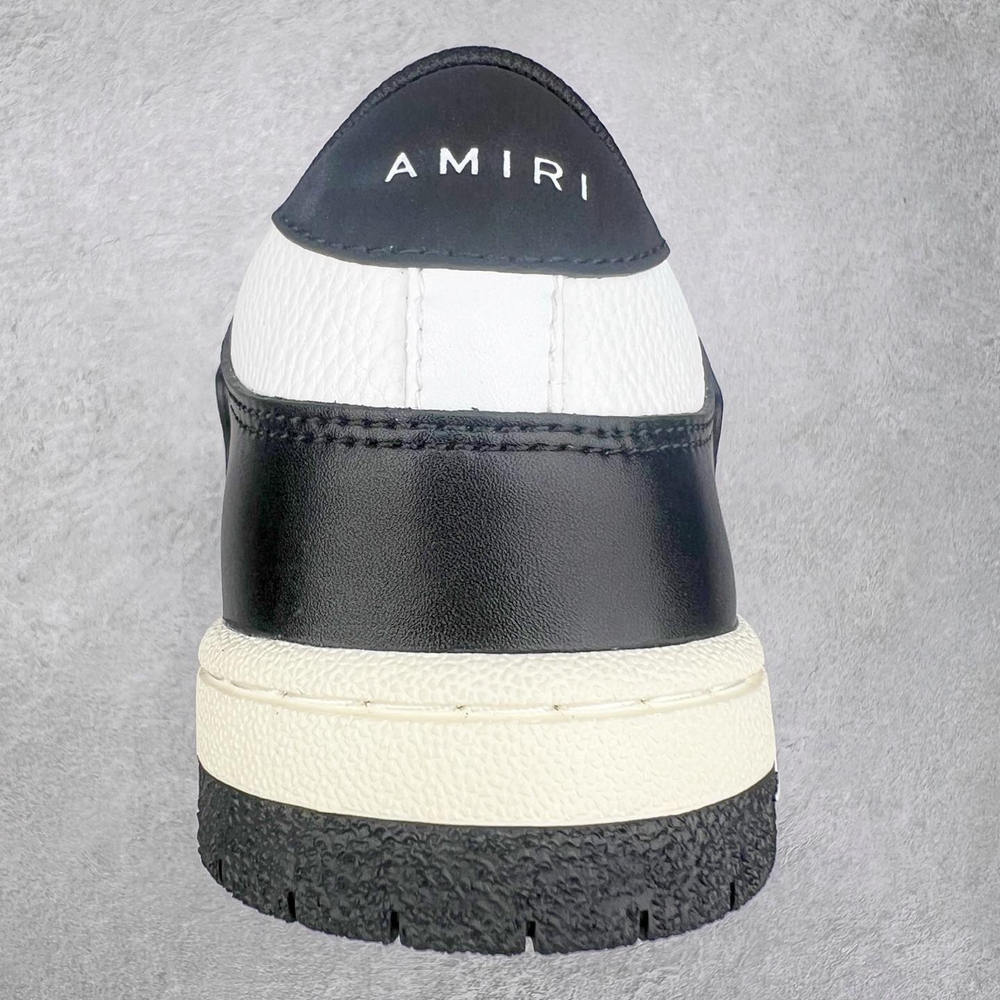 图片[8]-＃莞产 Amiri 埃米尔 Skeleton Low-Skel top Sneakers 骨骼系列情侣鞋 当潮顶流产品 众星上脚 低帮运动休闲板鞋 正确骨头形状 鞋舌外翻细节 头层牛皮双层加厚鞋面 鞋帮侧面骨头采用两张牛皮贴合处理 立体感更好 皮料切口均油边处理 定制金属LOGO铭牌及吊牌 并配有官方购物袋尽显高端大气 尺码 35 36 37 38 39 40 41 42 43 44 45-选品中心