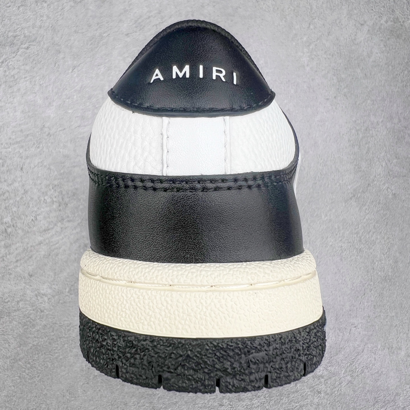 图片[8]-＃莞产 Amiri 埃米尔 Skeleton Low-Skel top Sneakers 骨骼系列情侣鞋 当潮顶流产品 众星上脚 低帮运动休闲板鞋 正确骨头形状 鞋舌外翻细节 头层牛皮双层加厚鞋面 鞋帮侧面骨头采用两张牛皮贴合处理 立体感更好 皮料切口均油边处理 定制金属LOGO铭牌及吊牌 并配有官方购物袋尽显高端大气 尺码 35 36 37 38 39 40 41 42 43 44 45-选品中心