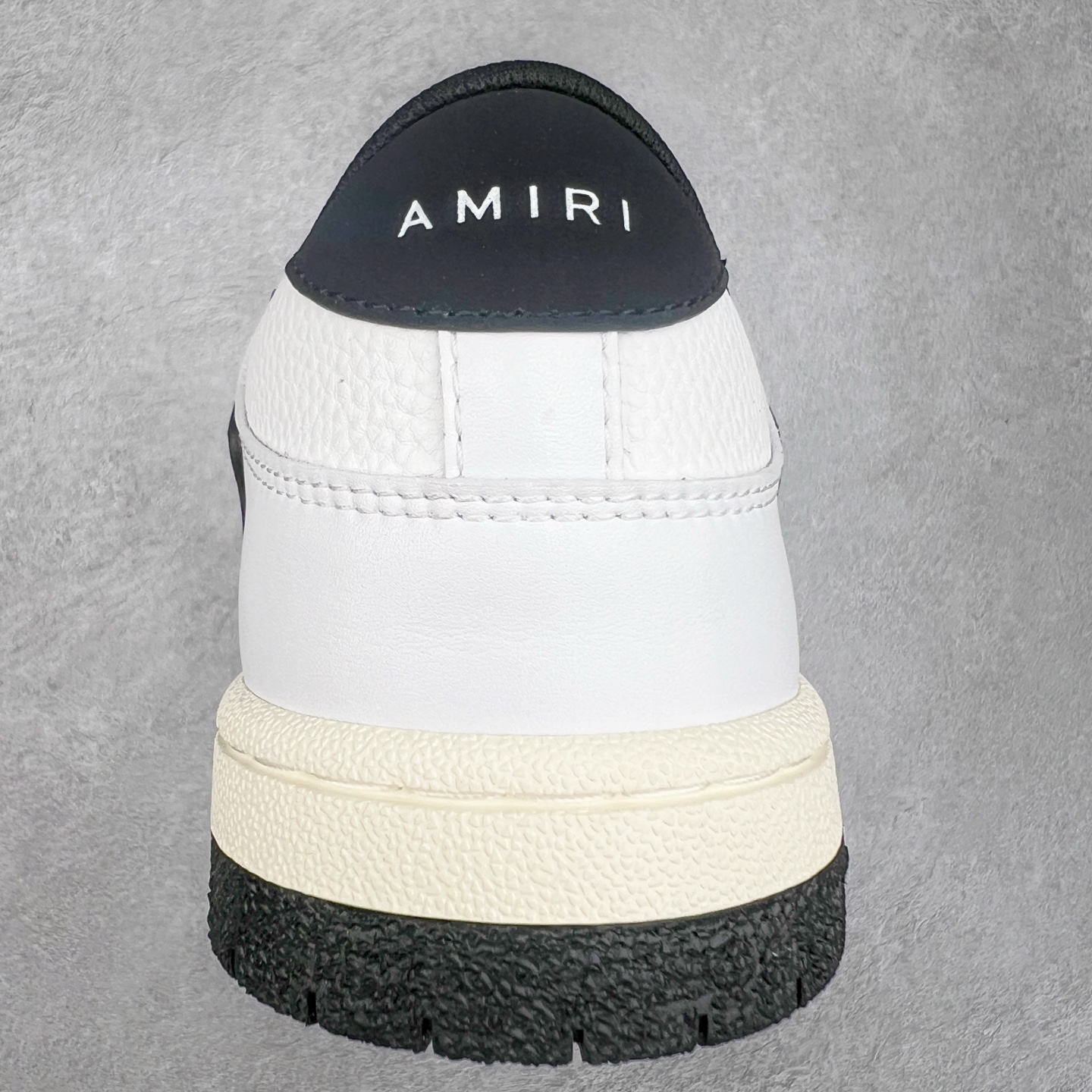 图片[8]-＃莞产 Amiri 埃米尔 Skeleton Low-Skel top Sneakers 骨骼系列情侣鞋 当潮顶流产品 众星上脚 低帮运动休闲板鞋 正确骨头形状 鞋舌外翻细节 头层牛皮双层加厚鞋面 鞋帮侧面骨头采用两张牛皮贴合处理 立体感更好 皮料切口均油边处理 定制金属LOGO铭牌及吊牌 并配有官方购物袋尽显高端大气 尺码 35 36 37 38 39 40 41 42 43 44 45-选品中心