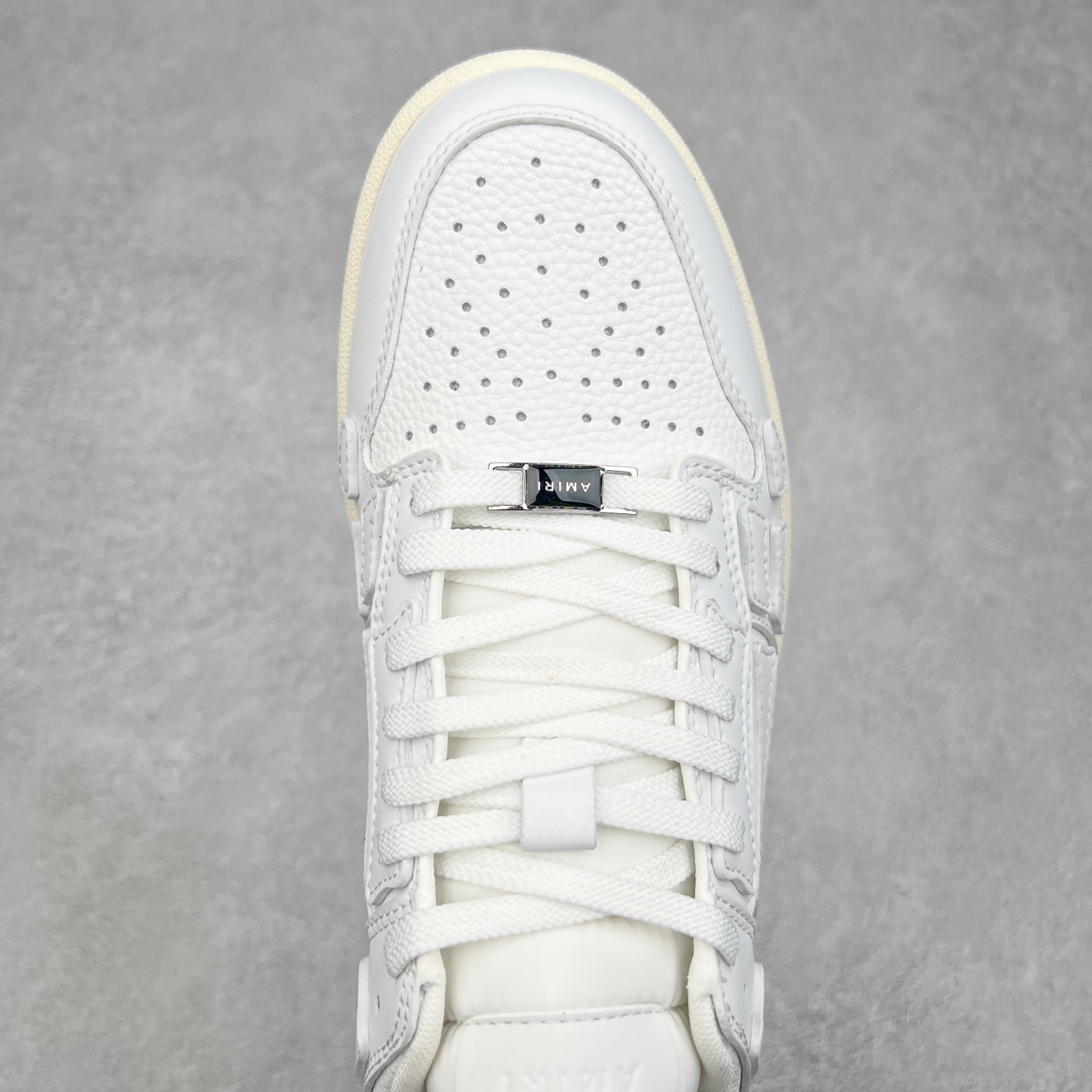 图片[4]-＃莞产 Amiri 埃米尔 Skeleton Low-Skel top Sneakers 骨骼系列情侣鞋 当潮顶流产品 众星上脚 低帮运动休闲板鞋 正确骨头形状 鞋舌外翻细节 头层牛皮双层加厚鞋面 鞋帮侧面骨头采用两张牛皮贴合处理 立体感更好 皮料切口均油边处理 定制金属LOGO铭牌及吊牌 并配有官方购物袋尽显高端大气 尺码 35 36 37 38 39 40 41 42 43 44 45-选品中心