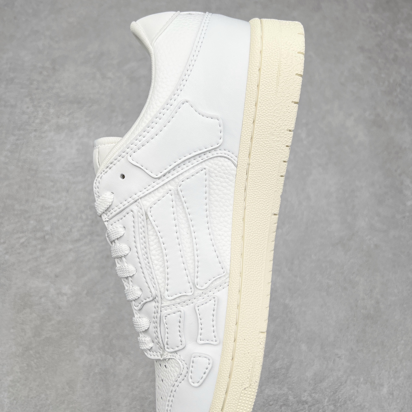 图片[7]-＃莞产 Amiri 埃米尔 Skeleton Low-Skel top Sneakers 骨骼系列情侣鞋 当潮顶流产品 众星上脚 低帮运动休闲板鞋 正确骨头形状 鞋舌外翻细节 头层牛皮双层加厚鞋面 鞋帮侧面骨头采用两张牛皮贴合处理 立体感更好 皮料切口均油边处理 定制金属LOGO铭牌及吊牌 并配有官方购物袋尽显高端大气 尺码 35 36 37 38 39 40 41 42 43 44 45-选品中心