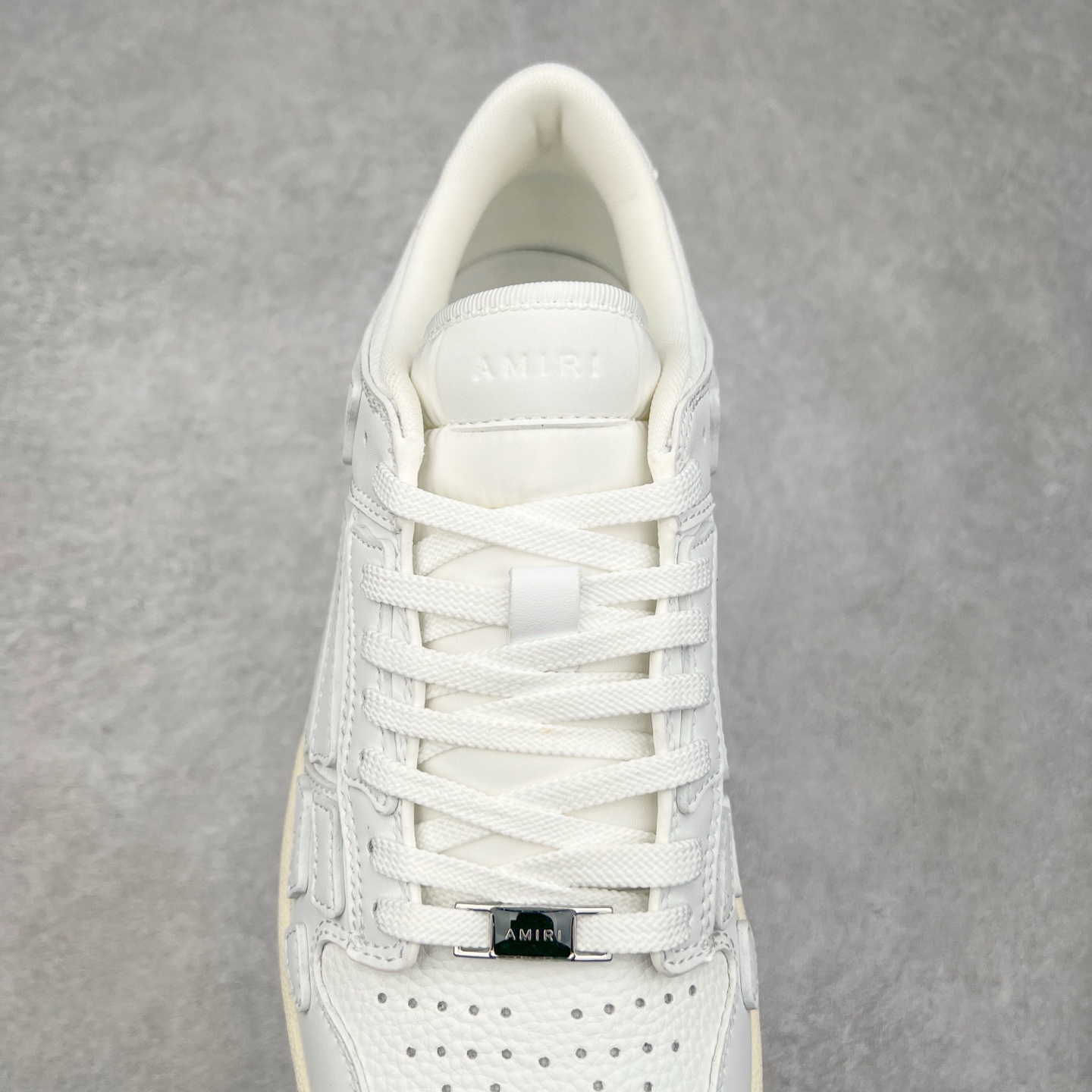 图片[5]-＃莞产 Amiri 埃米尔 Skeleton Low-Skel top Sneakers 骨骼系列情侣鞋 当潮顶流产品 众星上脚 低帮运动休闲板鞋 正确骨头形状 鞋舌外翻细节 头层牛皮双层加厚鞋面 鞋帮侧面骨头采用两张牛皮贴合处理 立体感更好 皮料切口均油边处理 定制金属LOGO铭牌及吊牌 并配有官方购物袋尽显高端大气 尺码 35 36 37 38 39 40 41 42 43 44 45-选品中心