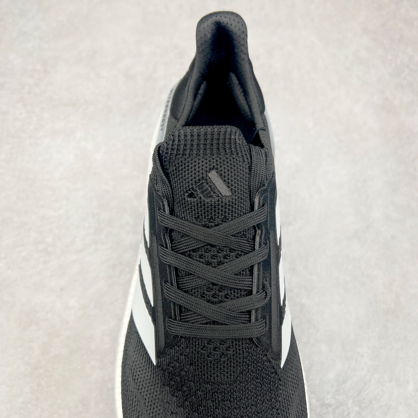 图片[5]-AD Ultra Boost 5X 2025高性能版5X系列UB低帮袜套式针织透气缓震休闲运动慢跑鞋 全新Ultraboost 5X官宣，颠覆以往，迎来该系列自2015年首次亮相最大一次革新！从鞋面到中底配置都有新的突破，跟着小编一同探究“阿迪UB有史以来最大升级”！Ultraboost 5X革新中底配置，采用LightBoost V2泡沫，与Ultraboost Light相比，前掌能量反馈增加2%。与此同时“加厚不增重”，中底相较于上一代更轻，让跑者每一次迈步都能得到更柔软、更澎湃的能量反馈。搭配X形“Torsion System”扭转系统，助力跑者从落地到脚趾离地过程的平稳过渡。Ultraboost 5X升级中足锁定性能，革新Mono Primeknit自适应鞋面配置，搭配轻质无笼鞋面结构，更加贴合跑者脚部。大底由Continental™橡胶制成，更耐磨，抓地力更出色。Adidas全新推出ULTRABOOST 5X，专注日常跑步，适用于任何级别的跑者，无距离门槛限制。兼具有氧跑、中短距离慢跑、节奏跑、间歇跑、日常通勤等各种场景，ULTRABOOST 5X都能给你带来优质的跑步体验。实拍调校N版已经零色差零失真 百分百还原实物色彩所见即所得 不存在货不对板色差等低级问题 选购参考实物拍摄 不混卖不参货 只用心做好货严格选品 承诺混一赔十 尺码：36 36.5 37.5 38 38.5 39 40 40.5 41 42 42.5 43 44 44.5 45-选品中心