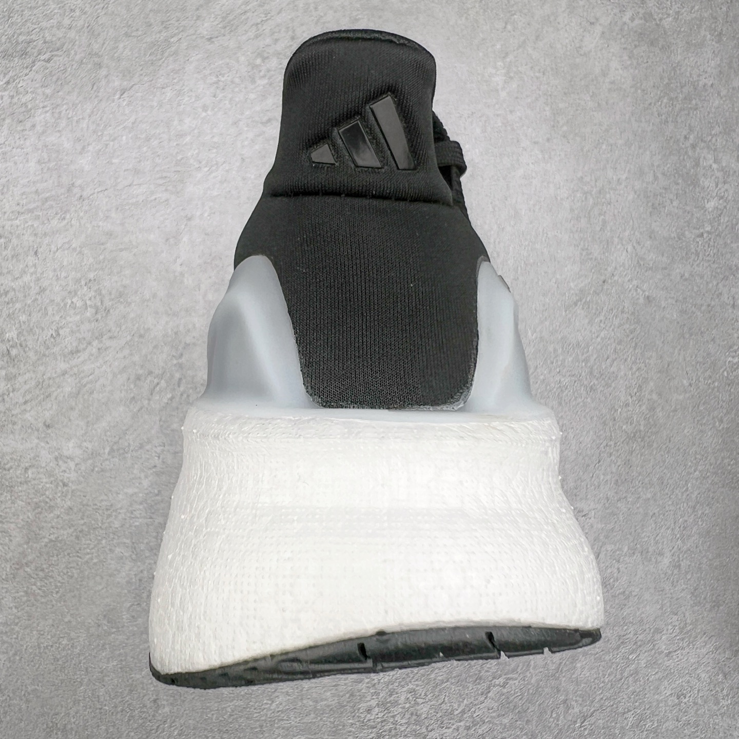 图片[8]-AD Ultra Boost 5X 2025高性能版5X系列UB低帮袜套式针织透气缓震休闲运动慢跑鞋 全新Ultraboost 5X官宣，颠覆以往，迎来该系列自2015年首次亮相最大一次革新！从鞋面到中底配置都有新的突破，跟着小编一同探究“阿迪UB有史以来最大升级”！Ultraboost 5X革新中底配置，采用LightBoost V2泡沫，与Ultraboost Light相比，前掌能量反馈增加2%。与此同时“加厚不增重”，中底相较于上一代更轻，让跑者每一次迈步都能得到更柔软、更澎湃的能量反馈。搭配X形“Torsion System”扭转系统，助力跑者从落地到脚趾离地过程的平稳过渡。Ultraboost 5X升级中足锁定性能，革新Mono Primeknit自适应鞋面配置，搭配轻质无笼鞋面结构，更加贴合跑者脚部。大底由Continental™橡胶制成，更耐磨，抓地力更出色。Adidas全新推出ULTRABOOST 5X，专注日常跑步，适用于任何级别的跑者，无距离门槛限制。兼具有氧跑、中短距离慢跑、节奏跑、间歇跑、日常通勤等各种场景，ULTRABOOST 5X都能给你带来优质的跑步体验。实拍调校N版已经零色差零失真 百分百还原实物色彩所见即所得 不存在货不对板色差等低级问题 选购参考实物拍摄 不混卖不参货 只用心做好货严格选品 承诺混一赔十 尺码：36 36.5 37.5 38 38.5 39 40 40.5 41 42 42.5 43 44 44.5 45-选品中心