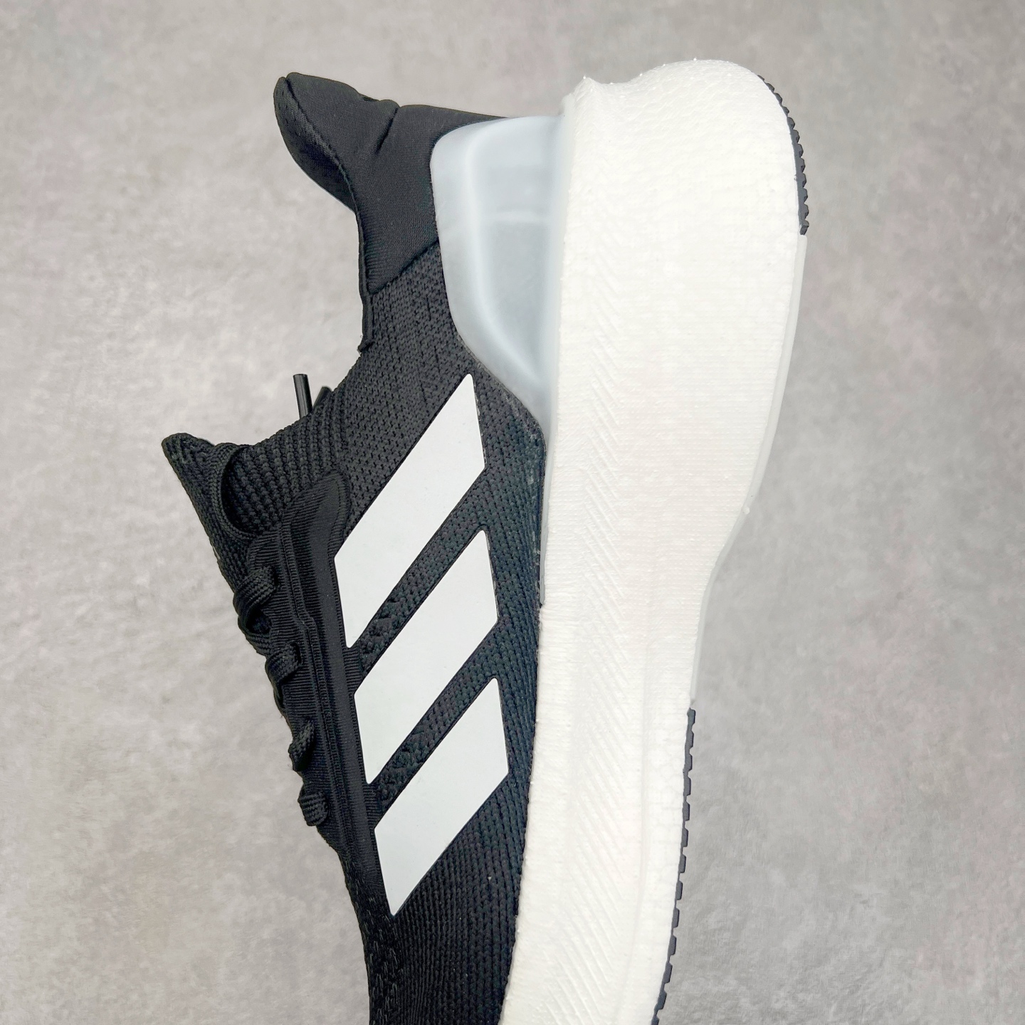 图片[7]-AD Ultra Boost 5X 2025高性能版5X系列UB低帮袜套式针织透气缓震休闲运动慢跑鞋 全新Ultraboost 5X官宣，颠覆以往，迎来该系列自2015年首次亮相最大一次革新！从鞋面到中底配置都有新的突破，跟着小编一同探究“阿迪UB有史以来最大升级”！Ultraboost 5X革新中底配置，采用LightBoost V2泡沫，与Ultraboost Light相比，前掌能量反馈增加2%。与此同时“加厚不增重”，中底相较于上一代更轻，让跑者每一次迈步都能得到更柔软、更澎湃的能量反馈。搭配X形“Torsion System”扭转系统，助力跑者从落地到脚趾离地过程的平稳过渡。Ultraboost 5X升级中足锁定性能，革新Mono Primeknit自适应鞋面配置，搭配轻质无笼鞋面结构，更加贴合跑者脚部。大底由Continental™橡胶制成，更耐磨，抓地力更出色。Adidas全新推出ULTRABOOST 5X，专注日常跑步，适用于任何级别的跑者，无距离门槛限制。兼具有氧跑、中短距离慢跑、节奏跑、间歇跑、日常通勤等各种场景，ULTRABOOST 5X都能给你带来优质的跑步体验。实拍调校N版已经零色差零失真 百分百还原实物色彩所见即所得 不存在货不对板色差等低级问题 选购参考实物拍摄 不混卖不参货 只用心做好货严格选品 承诺混一赔十 尺码：36 36.5 37.5 38 38.5 39 40 40.5 41 42 42.5 43 44 44.5 45-选品中心