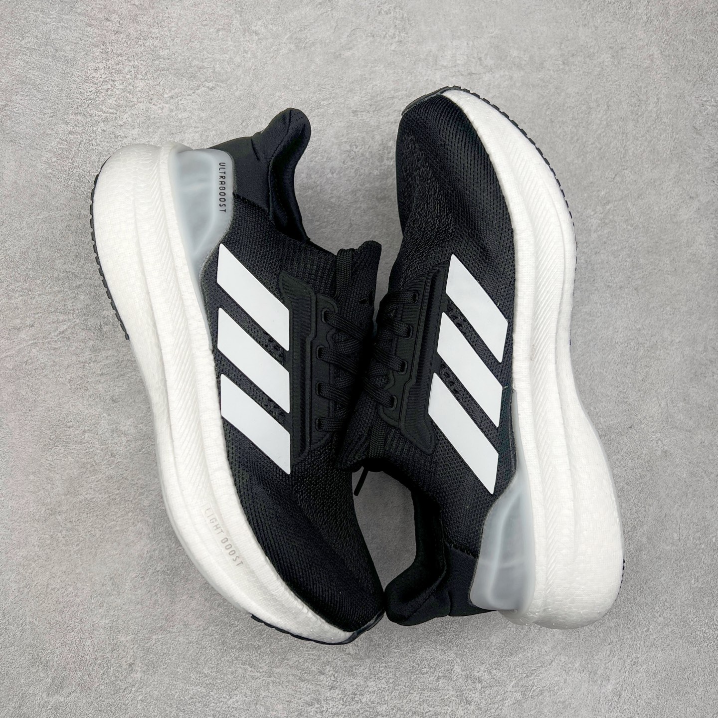 图片[3]-AD Ultra Boost 5X 2025高性能版5X系列UB低帮袜套式针织透气缓震休闲运动慢跑鞋 全新Ultraboost 5X官宣，颠覆以往，迎来该系列自2015年首次亮相最大一次革新！从鞋面到中底配置都有新的突破，跟着小编一同探究“阿迪UB有史以来最大升级”！Ultraboost 5X革新中底配置，采用LightBoost V2泡沫，与Ultraboost Light相比，前掌能量反馈增加2%。与此同时“加厚不增重”，中底相较于上一代更轻，让跑者每一次迈步都能得到更柔软、更澎湃的能量反馈。搭配X形“Torsion System”扭转系统，助力跑者从落地到脚趾离地过程的平稳过渡。Ultraboost 5X升级中足锁定性能，革新Mono Primeknit自适应鞋面配置，搭配轻质无笼鞋面结构，更加贴合跑者脚部。大底由Continental™橡胶制成，更耐磨，抓地力更出色。Adidas全新推出ULTRABOOST 5X，专注日常跑步，适用于任何级别的跑者，无距离门槛限制。兼具有氧跑、中短距离慢跑、节奏跑、间歇跑、日常通勤等各种场景，ULTRABOOST 5X都能给你带来优质的跑步体验。实拍调校N版已经零色差零失真 百分百还原实物色彩所见即所得 不存在货不对板色差等低级问题 选购参考实物拍摄 不混卖不参货 只用心做好货严格选品 承诺混一赔十 尺码：36 36.5 37.5 38 38.5 39 40 40.5 41 42 42.5 43 44 44.5 45-选品中心