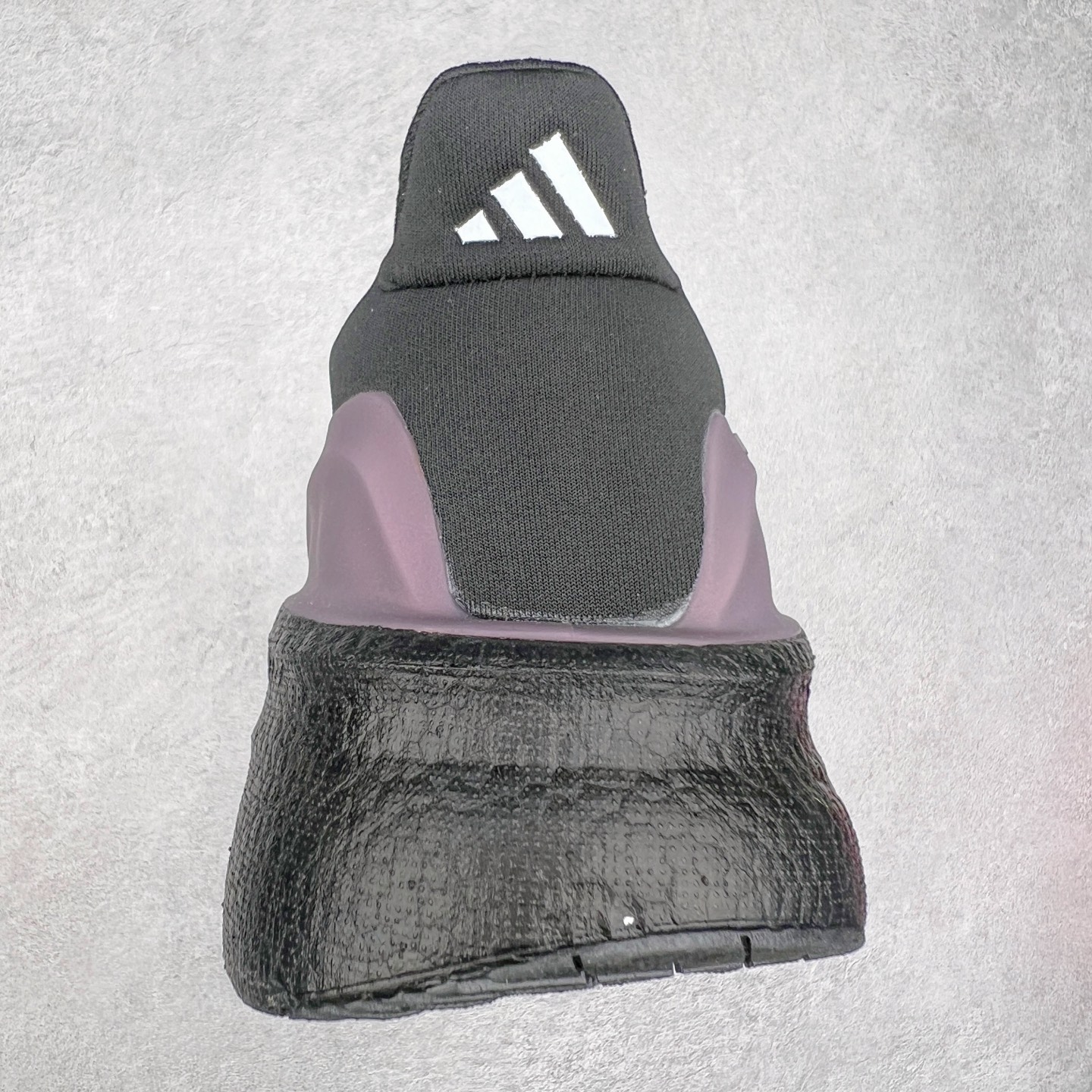 图片[8]-AD Ultra Boost 5X 2025高性能版5X系列UB低帮袜套式针织透气缓震休闲运动慢跑鞋 全新Ultraboost 5X官宣，颠覆以往，迎来该系列自2015年首次亮相最大一次革新！从鞋面到中底配置都有新的突破，跟着小编一同探究“阿迪UB有史以来最大升级”！Ultraboost 5X革新中底配置，采用LightBoost V2泡沫，与Ultraboost Light相比，前掌能量反馈增加2%。与此同时“加厚不增重”，中底相较于上一代更轻，让跑者每一次迈步都能得到更柔软、更澎湃的能量反馈。搭配X形“Torsion System”扭转系统，助力跑者从落地到脚趾离地过程的平稳过渡。Ultraboost 5X升级中足锁定性能，革新Mono Primeknit自适应鞋面配置，搭配轻质无笼鞋面结构，更加贴合跑者脚部。大底由Continental™橡胶制成，更耐磨，抓地力更出色。Adidas全新推出ULTRABOOST 5X，专注日常跑步，适用于任何级别的跑者，无距离门槛限制。兼具有氧跑、中短距离慢跑、节奏跑、间歇跑、日常通勤等各种场景，ULTRABOOST 5X都能给你带来优质的跑步体验。实拍调校N版已经零色差零失真 百分百还原实物色彩所见即所得 不存在货不对板色差等低级问题 选购参考实物拍摄 不混卖不参货 只用心做好货严格选品 承诺混一赔十 尺码：36 36.5 37.5 38 38.5 39 40 40.5 41 42 42.5 43 44 44.5 45-选品中心