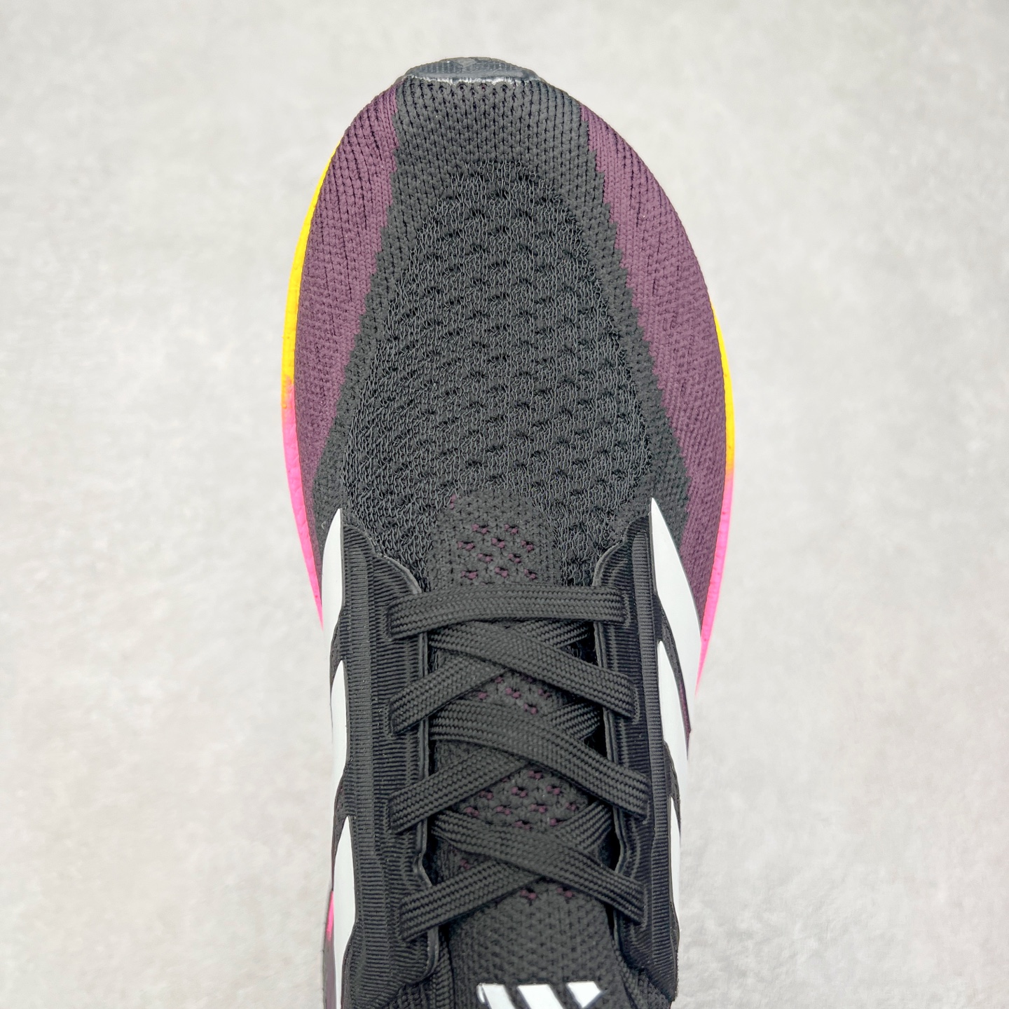 图片[4]-AD Ultra Boost 5X 2025高性能版5X系列UB低帮袜套式针织透气缓震休闲运动慢跑鞋 全新Ultraboost 5X官宣，颠覆以往，迎来该系列自2015年首次亮相最大一次革新！从鞋面到中底配置都有新的突破，跟着小编一同探究“阿迪UB有史以来最大升级”！Ultraboost 5X革新中底配置，采用LightBoost V2泡沫，与Ultraboost Light相比，前掌能量反馈增加2%。与此同时“加厚不增重”，中底相较于上一代更轻，让跑者每一次迈步都能得到更柔软、更澎湃的能量反馈。搭配X形“Torsion System”扭转系统，助力跑者从落地到脚趾离地过程的平稳过渡。Ultraboost 5X升级中足锁定性能，革新Mono Primeknit自适应鞋面配置，搭配轻质无笼鞋面结构，更加贴合跑者脚部。大底由Continental™橡胶制成，更耐磨，抓地力更出色。Adidas全新推出ULTRABOOST 5X，专注日常跑步，适用于任何级别的跑者，无距离门槛限制。兼具有氧跑、中短距离慢跑、节奏跑、间歇跑、日常通勤等各种场景，ULTRABOOST 5X都能给你带来优质的跑步体验。实拍调校N版已经零色差零失真 百分百还原实物色彩所见即所得 不存在货不对板色差等低级问题 选购参考实物拍摄 不混卖不参货 只用心做好货严格选品 承诺混一赔十 尺码：36 36.5 37.5 38 38.5 39 40 40.5 41 42 42.5 43 44 44.5 45-选品中心