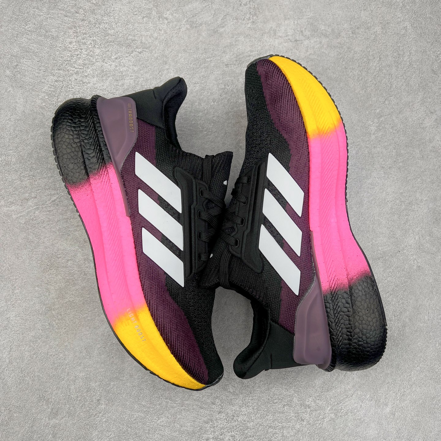 图片[3]-AD Ultra Boost 5X 2025高性能版5X系列UB低帮袜套式针织透气缓震休闲运动慢跑鞋 全新Ultraboost 5X官宣，颠覆以往，迎来该系列自2015年首次亮相最大一次革新！从鞋面到中底配置都有新的突破，跟着小编一同探究“阿迪UB有史以来最大升级”！Ultraboost 5X革新中底配置，采用LightBoost V2泡沫，与Ultraboost Light相比，前掌能量反馈增加2%。与此同时“加厚不增重”，中底相较于上一代更轻，让跑者每一次迈步都能得到更柔软、更澎湃的能量反馈。搭配X形“Torsion System”扭转系统，助力跑者从落地到脚趾离地过程的平稳过渡。Ultraboost 5X升级中足锁定性能，革新Mono Primeknit自适应鞋面配置，搭配轻质无笼鞋面结构，更加贴合跑者脚部。大底由Continental™橡胶制成，更耐磨，抓地力更出色。Adidas全新推出ULTRABOOST 5X，专注日常跑步，适用于任何级别的跑者，无距离门槛限制。兼具有氧跑、中短距离慢跑、节奏跑、间歇跑、日常通勤等各种场景，ULTRABOOST 5X都能给你带来优质的跑步体验。实拍调校N版已经零色差零失真 百分百还原实物色彩所见即所得 不存在货不对板色差等低级问题 选购参考实物拍摄 不混卖不参货 只用心做好货严格选品 承诺混一赔十 尺码：36 36.5 37.5 38 38.5 39 40 40.5 41 42 42.5 43 44 44.5 45-选品中心