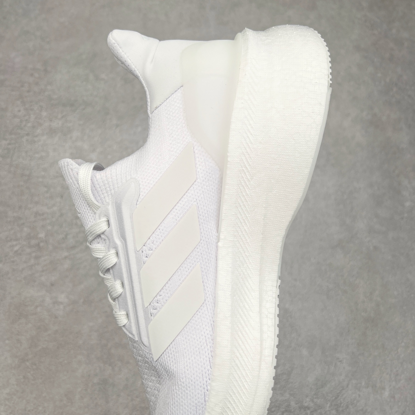 图片[7]-AD Ultra Boost 5X 2025高性能版5X系列UB低帮袜套式针织透气缓震休闲运动慢跑鞋 全新Ultraboost 5X官宣，颠覆以往，迎来该系列自2015年首次亮相最大一次革新！从鞋面到中底配置都有新的突破，跟着小编一同探究“阿迪UB有史以来最大升级”！Ultraboost 5X革新中底配置，采用LightBoost V2泡沫，与Ultraboost Light相比，前掌能量反馈增加2%。与此同时“加厚不增重”，中底相较于上一代更轻，让跑者每一次迈步都能得到更柔软、更澎湃的能量反馈。搭配X形“Torsion System”扭转系统，助力跑者从落地到脚趾离地过程的平稳过渡。Ultraboost 5X升级中足锁定性能，革新Mono Primeknit自适应鞋面配置，搭配轻质无笼鞋面结构，更加贴合跑者脚部。大底由Continental™橡胶制成，更耐磨，抓地力更出色。Adidas全新推出ULTRABOOST 5X，专注日常跑步，适用于任何级别的跑者，无距离门槛限制。兼具有氧跑、中短距离慢跑、节奏跑、间歇跑、日常通勤等各种场景，ULTRABOOST 5X都能给你带来优质的跑步体验。实拍调校N版已经零色差零失真 百分百还原实物色彩所见即所得 不存在货不对板色差等低级问题 选购参考实物拍摄 不混卖不参货 只用心做好货严格选品 承诺混一赔十 尺码：36 36.5 37.5 38 38.5 39 40 40.5 41 42 42.5 43 44 44.5 45-选品中心