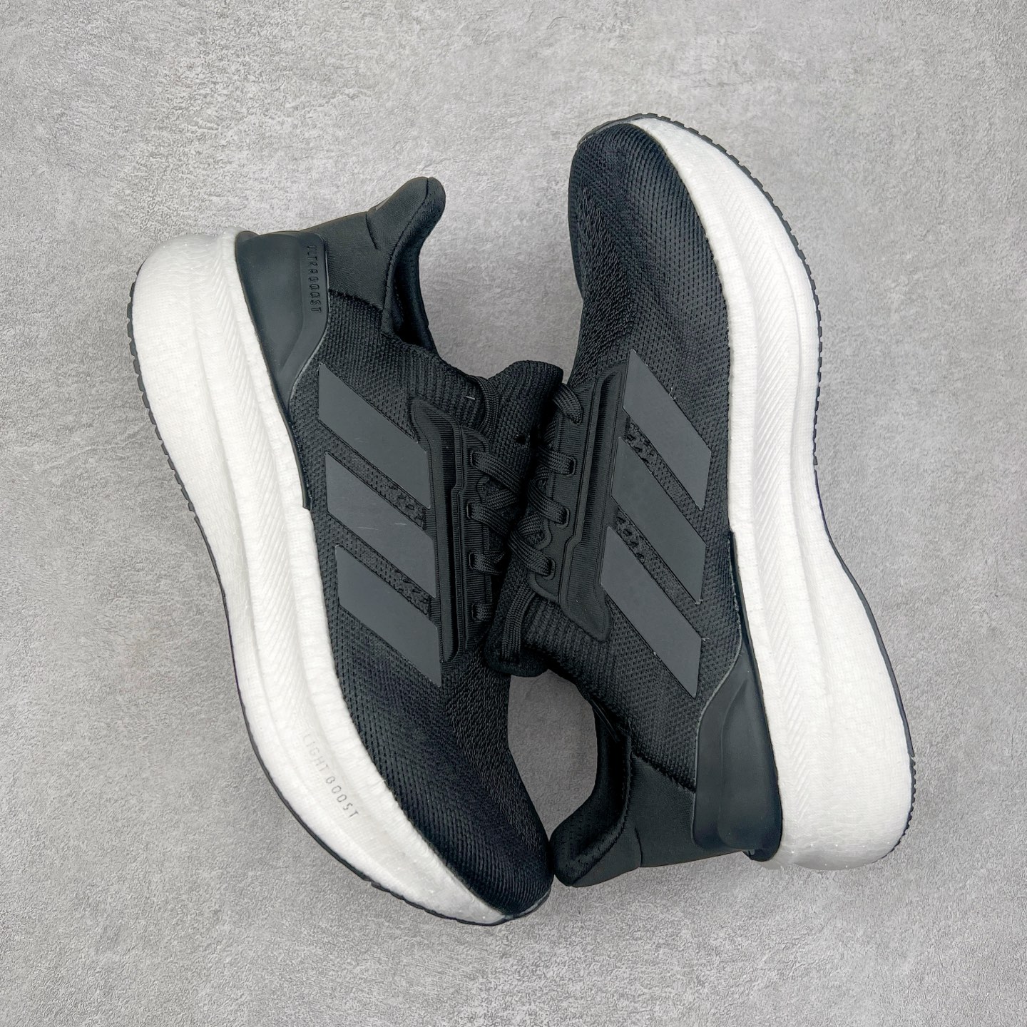 图片[3]-AD Ultra Boost 5X 2025高性能版5X系列UB低帮袜套式针织透气缓震休闲运动慢跑鞋 全新Ultraboost 5X官宣，颠覆以往，迎来该系列自2015年首次亮相最大一次革新！从鞋面到中底配置都有新的突破，跟着小编一同探究“阿迪UB有史以来最大升级”！Ultraboost 5X革新中底配置，采用LightBoost V2泡沫，与Ultraboost Light相比，前掌能量反馈增加2%。与此同时“加厚不增重”，中底相较于上一代更轻，让跑者每一次迈步都能得到更柔软、更澎湃的能量反馈。搭配X形“Torsion System”扭转系统，助力跑者从落地到脚趾离地过程的平稳过渡。Ultraboost 5X升级中足锁定性能，革新Mono Primeknit自适应鞋面配置，搭配轻质无笼鞋面结构，更加贴合跑者脚部。大底由Continental™橡胶制成，更耐磨，抓地力更出色。Adidas全新推出ULTRABOOST 5X，专注日常跑步，适用于任何级别的跑者，无距离门槛限制。兼具有氧跑、中短距离慢跑、节奏跑、间歇跑、日常通勤等各种场景，ULTRABOOST 5X都能给你带来优质的跑步体验。实拍调校N版已经零色差零失真 百分百还原实物色彩所见即所得 不存在货不对板色差等低级问题 选购参考实物拍摄 不混卖不参货 只用心做好货严格选品 承诺混一赔十 尺码：36 36.5 37.5 38 38.5 39 40 40.5 41 42 42.5 43 44 44.5 45-选品中心